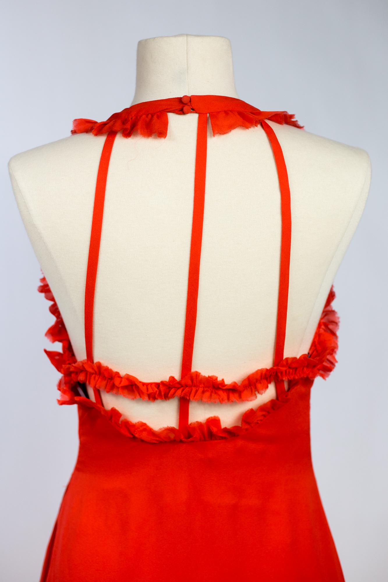 Une robe de soirée Thierry Mugler Couture en crêpe de soie corail Circa 1997/2002 en vente 7