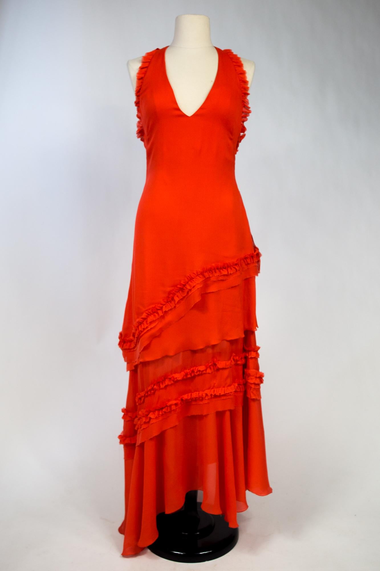 Une robe de soirée Thierry Mugler Couture en crêpe de soie corail Circa 1997/2002 en vente 1