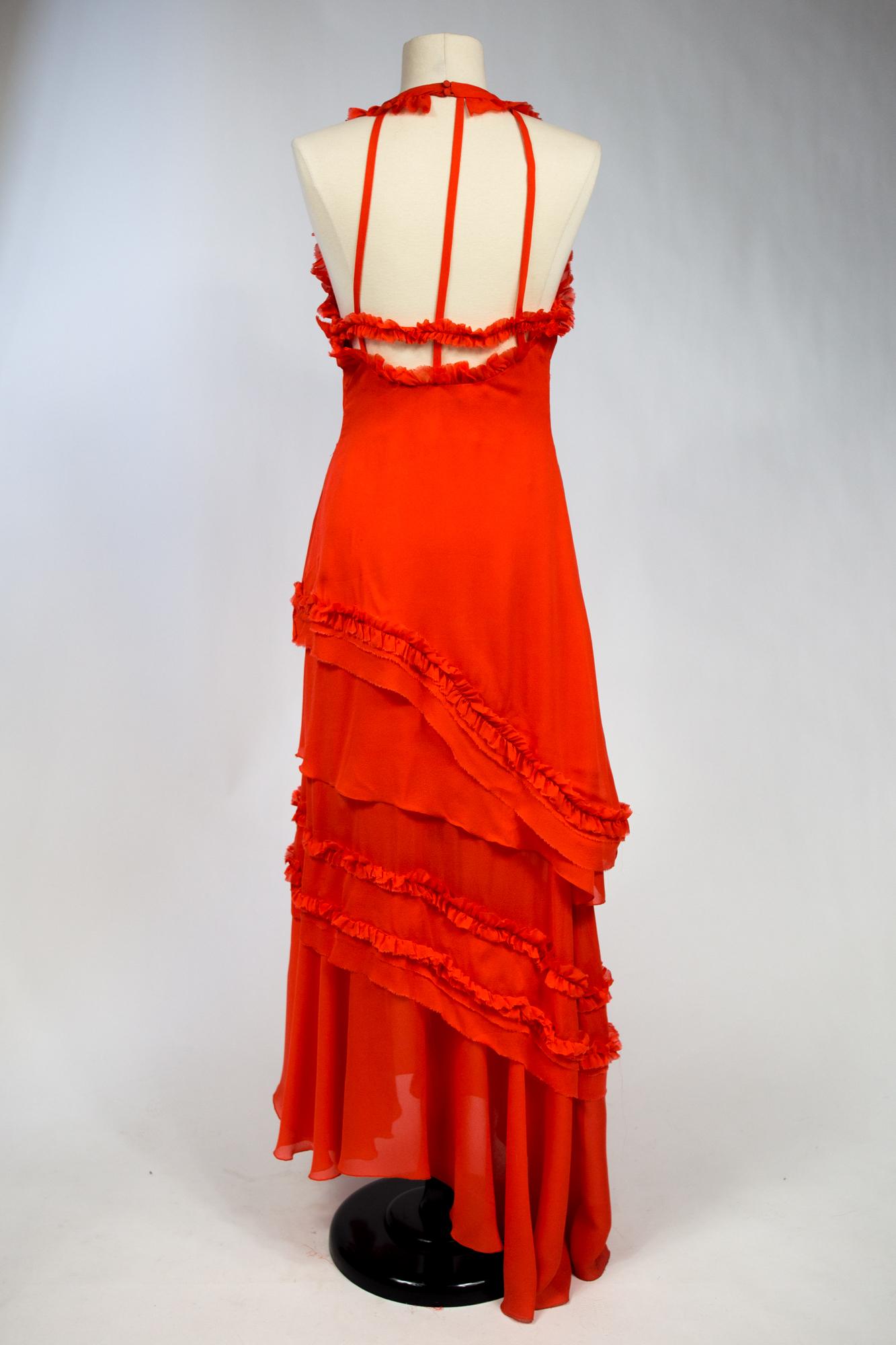 Une robe de soirée Thierry Mugler Couture en crêpe de soie corail Circa 1997/2002 en vente 4