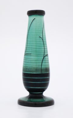 Un fin vase Art Déco vert pâle et noir par Ilse Claesson, Rrstrand Vintage