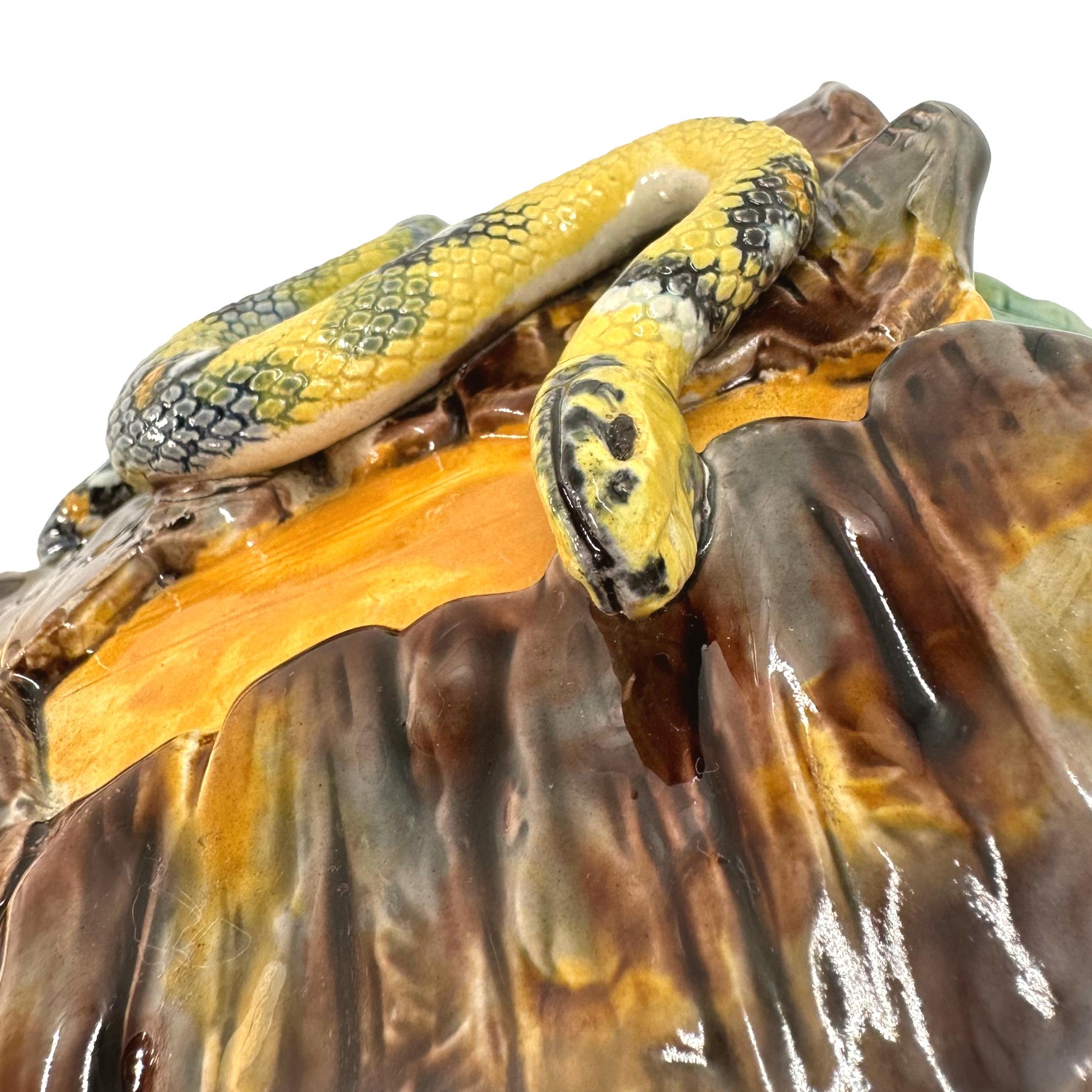 Majolica Tasca da parete in maiolica di Thomas Sergent Palissy Ware con serpente, Francia, 1875 ca. in vendita
