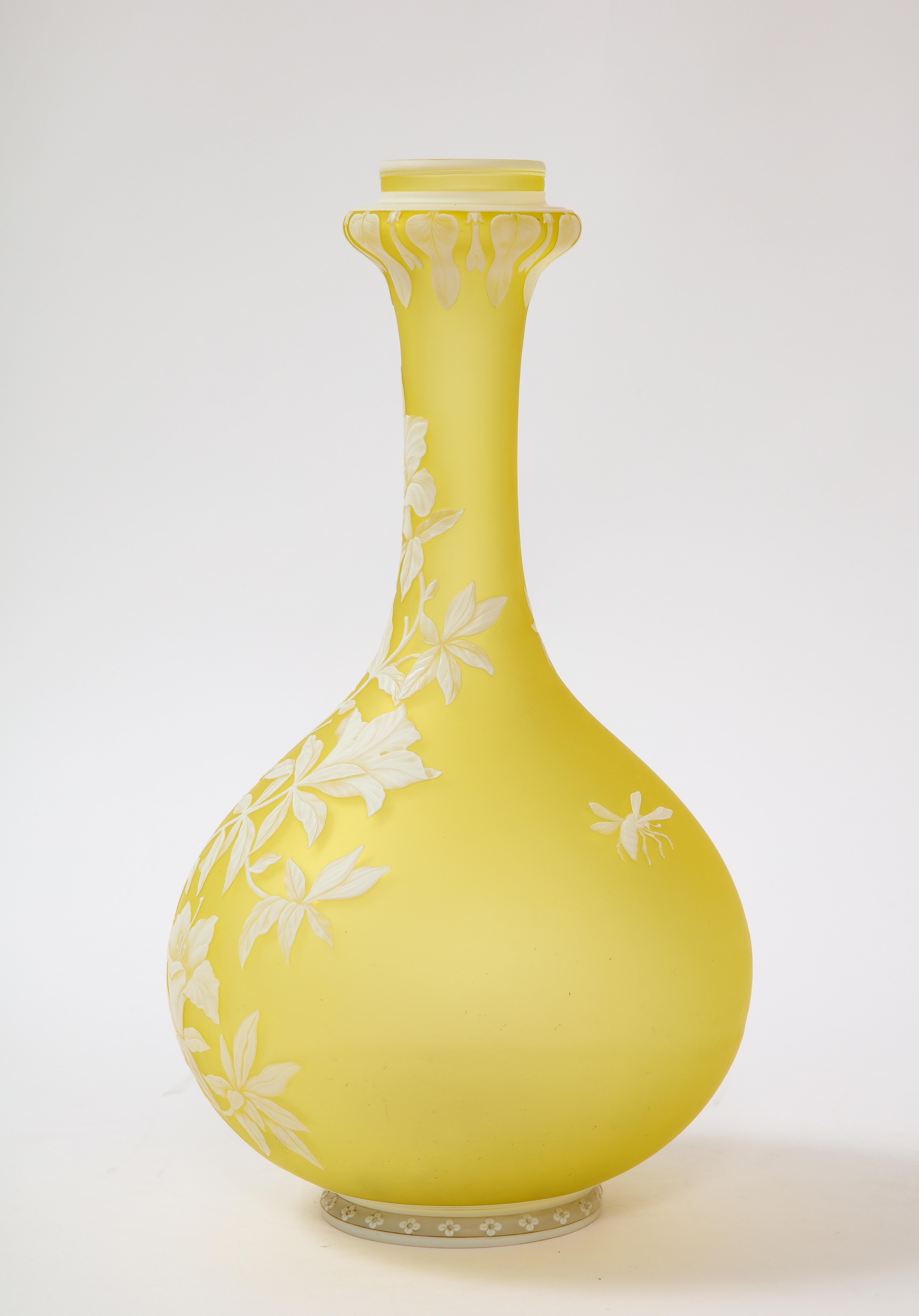 Thomas Webb & Sons Double Overlaid White Over Yellow Etched & Acid Washed Vase In Good Condition For Sale In New York, NY