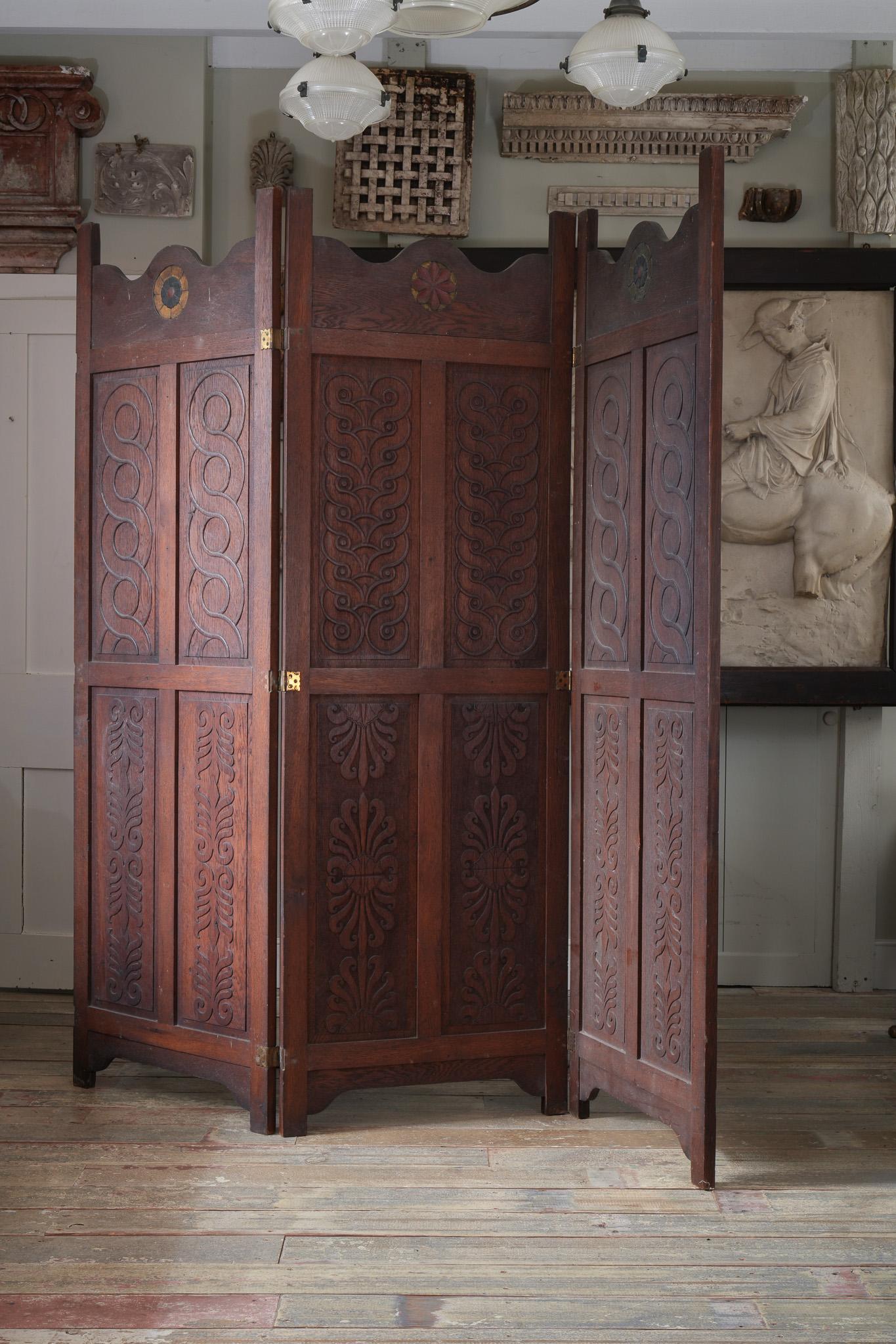 A Three Fold Carved Mahogany Room Screen In Good Condition For Sale In Conwy, GB