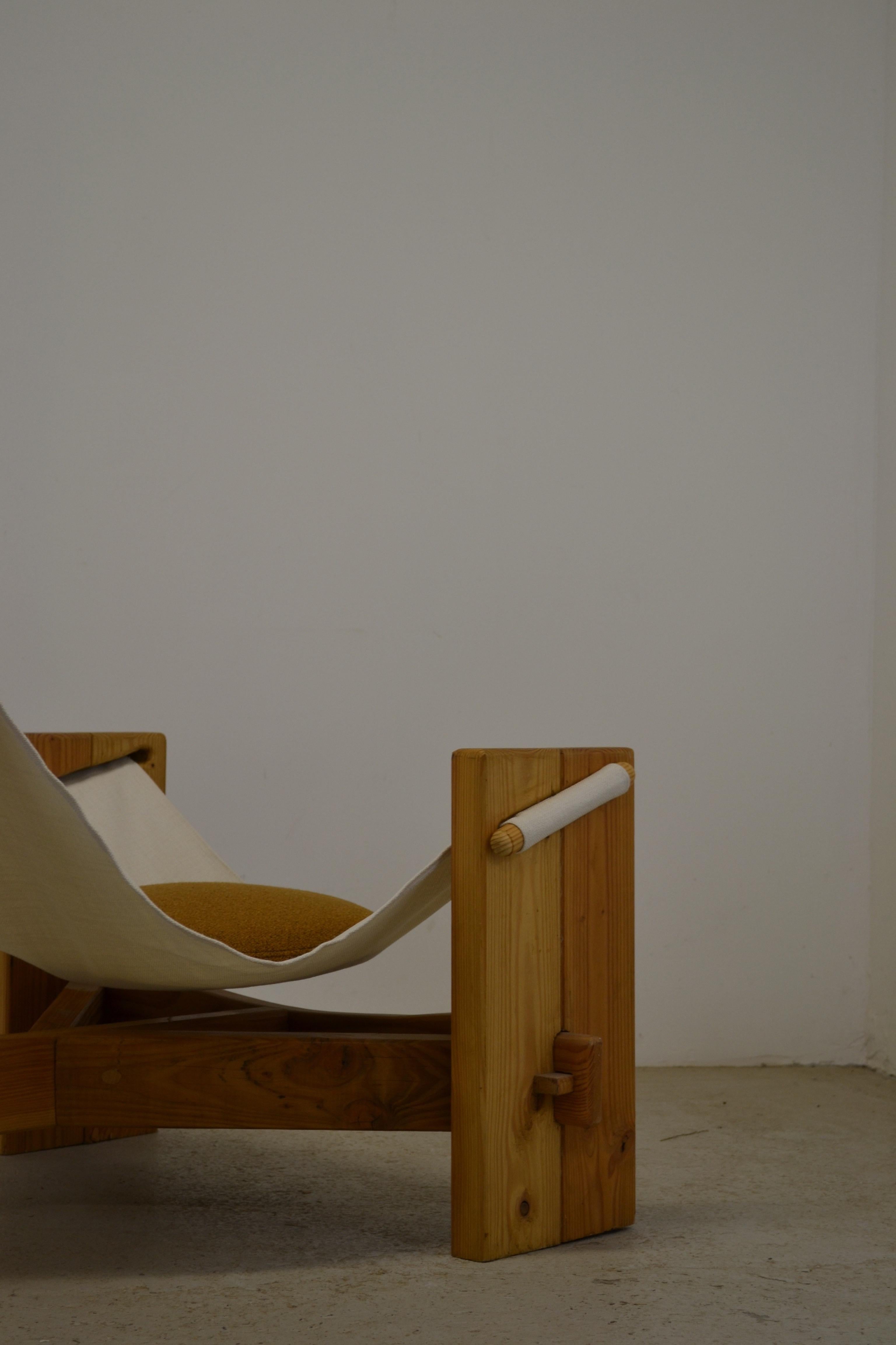 Fauteuil en pin à trois pattes - France - 1970 en vente 5