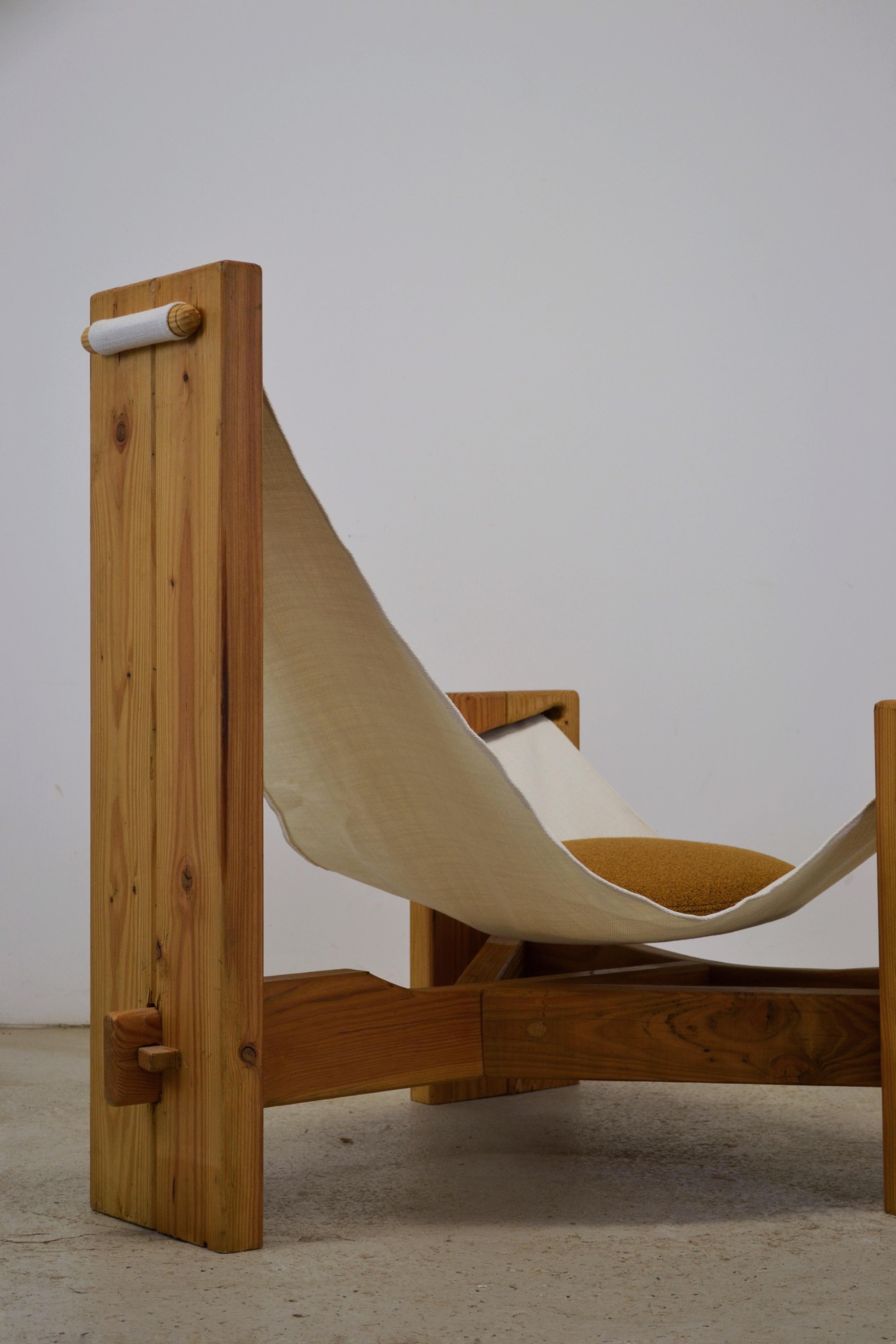 Pin Fauteuil en pin à trois pattes - France - 1970 en vente