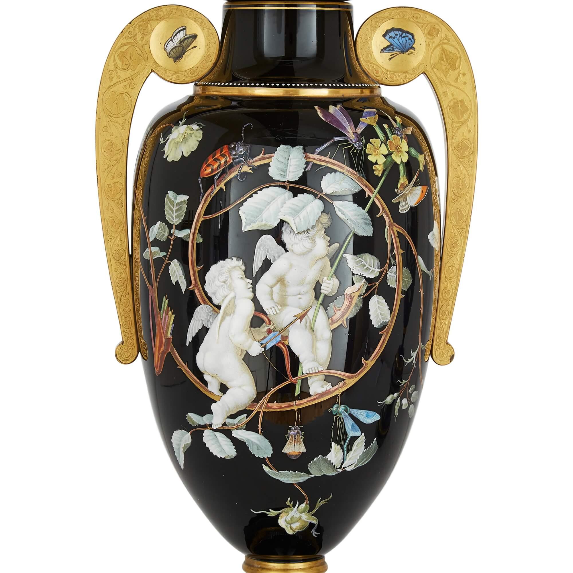 Émaillé Garniture trois pièces en verre noir émaillé de Bohème en vente