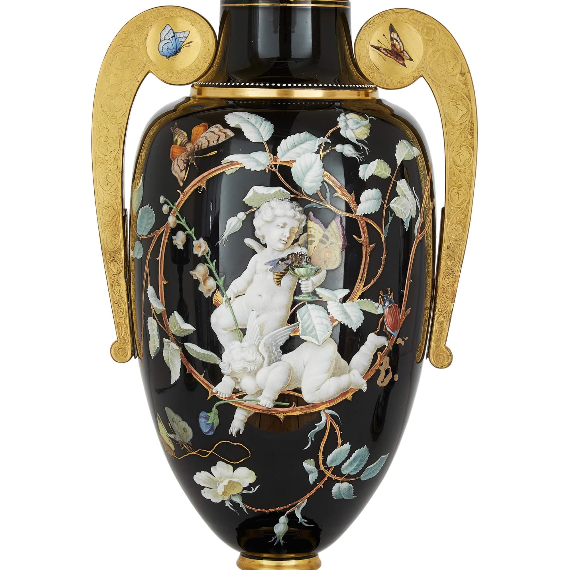 Garniture trois pièces en verre noir émaillé de Bohème Bon état - En vente à London, GB