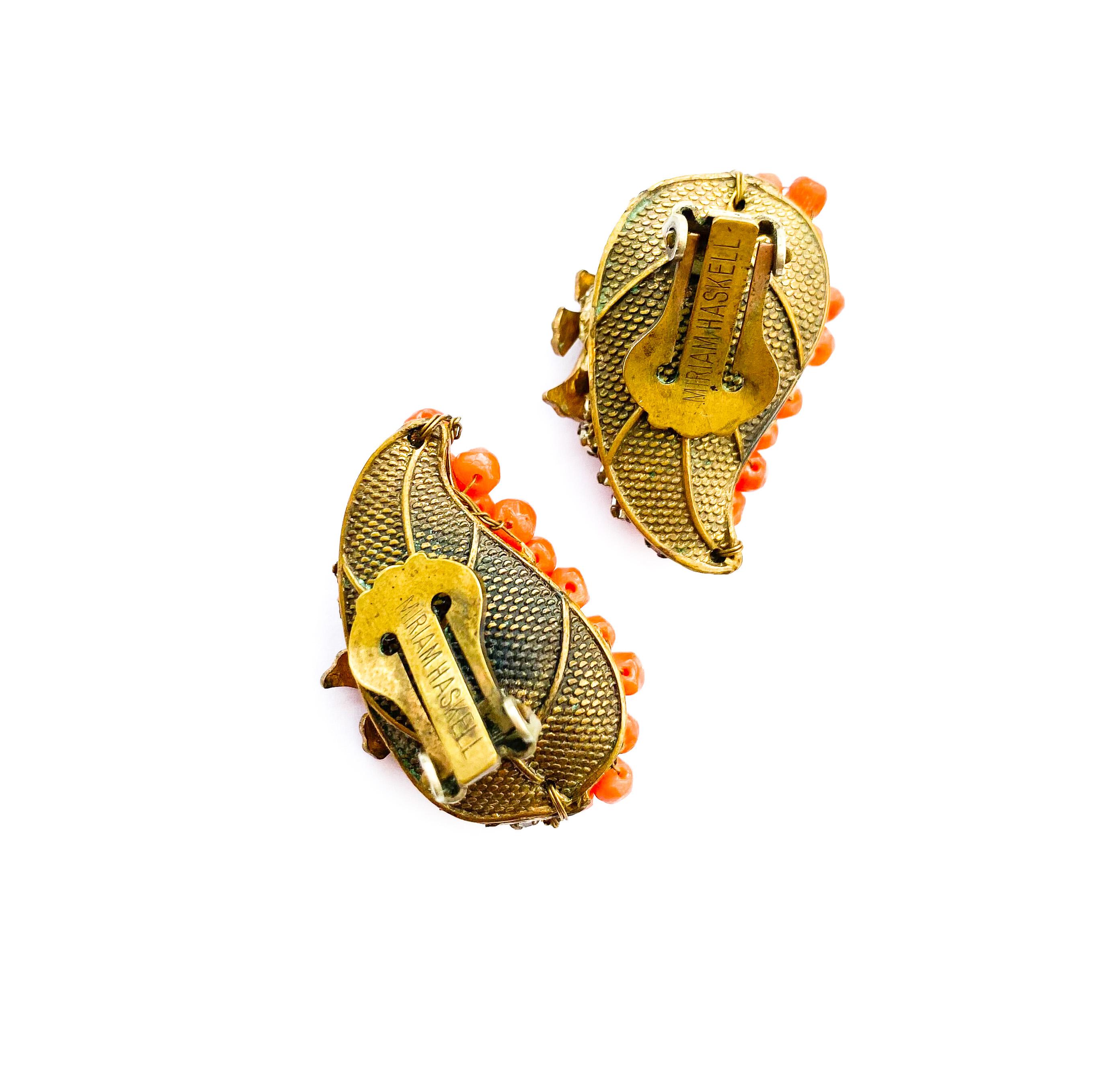 A three piece parure in coral glass beads and gilt metal, Miriam Haskell, 1950s For Sale 7