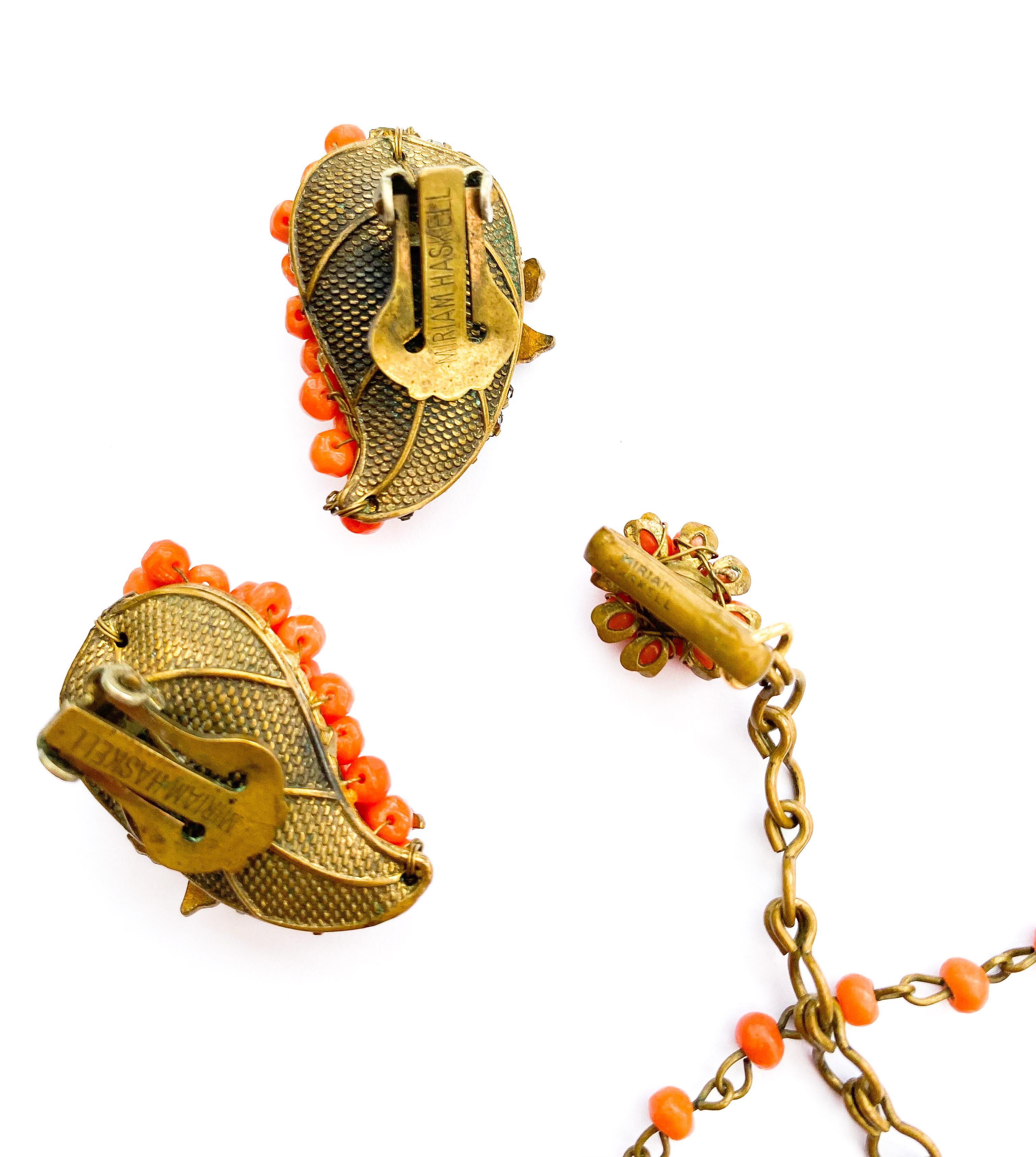 A three piece parure in coral glass beads and gilt metal, Miriam Haskell, 1950s For Sale 8