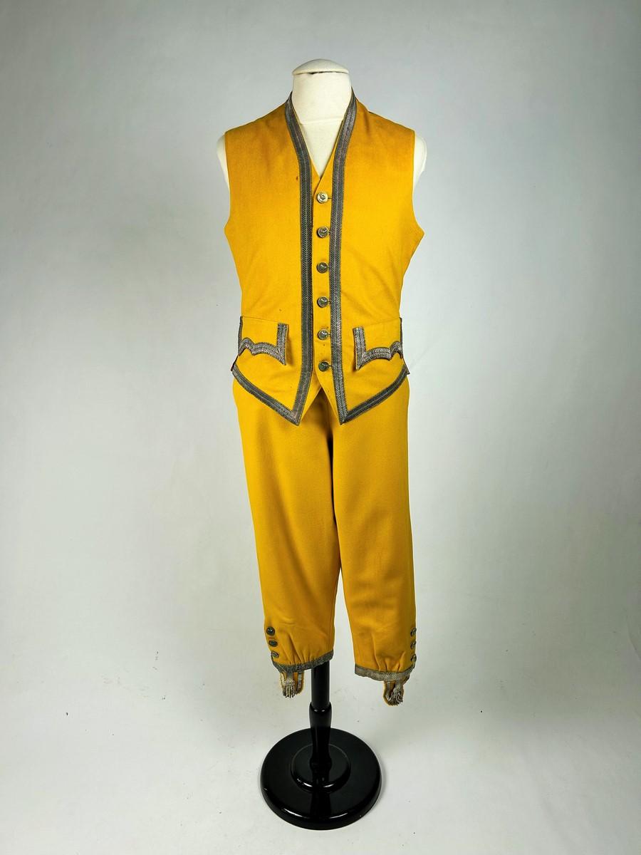 Men's A three pieces Livery by the Princely family Caraman-Chimey - Belgium Circa 1900 For Sale