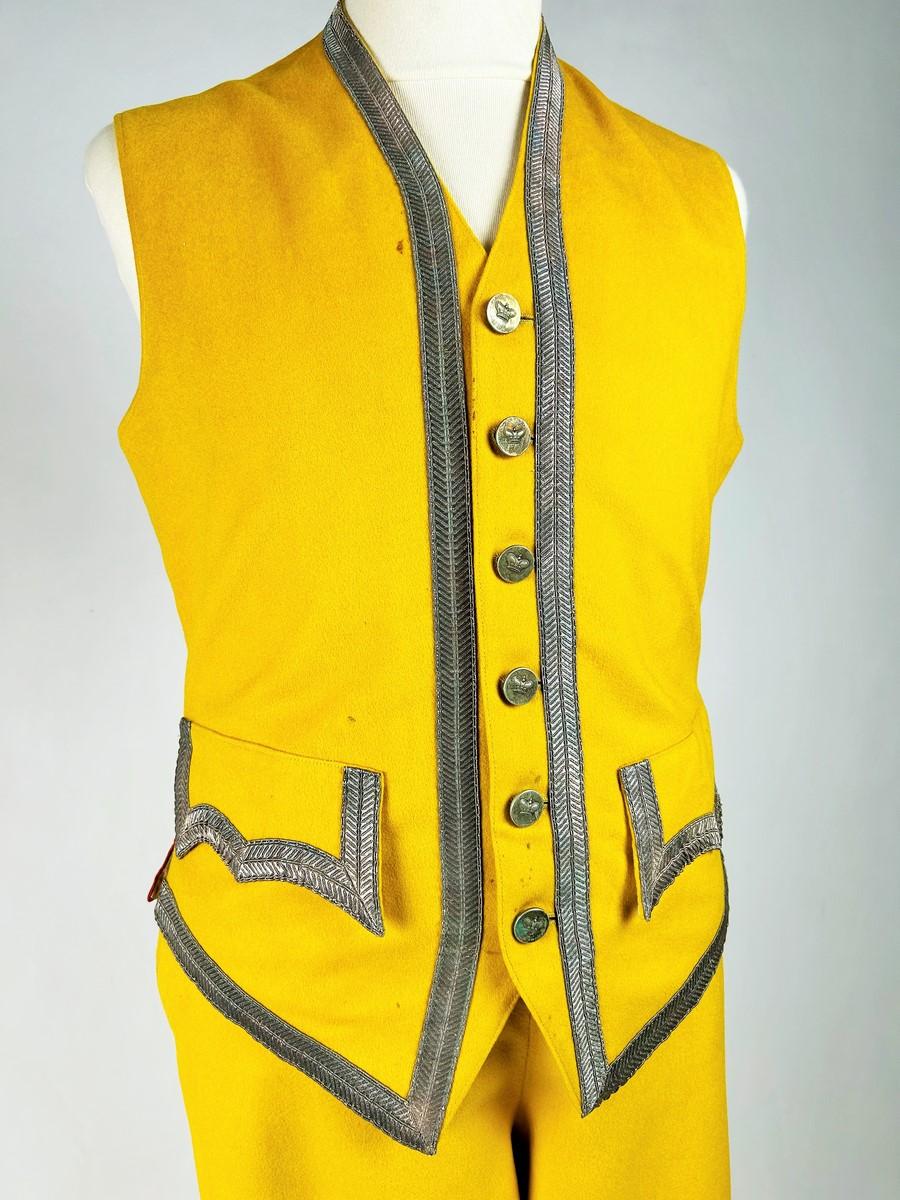 A three pieces Livery by the Princely family Caraman-Chimey - Belgium Circa 1900 For Sale 1