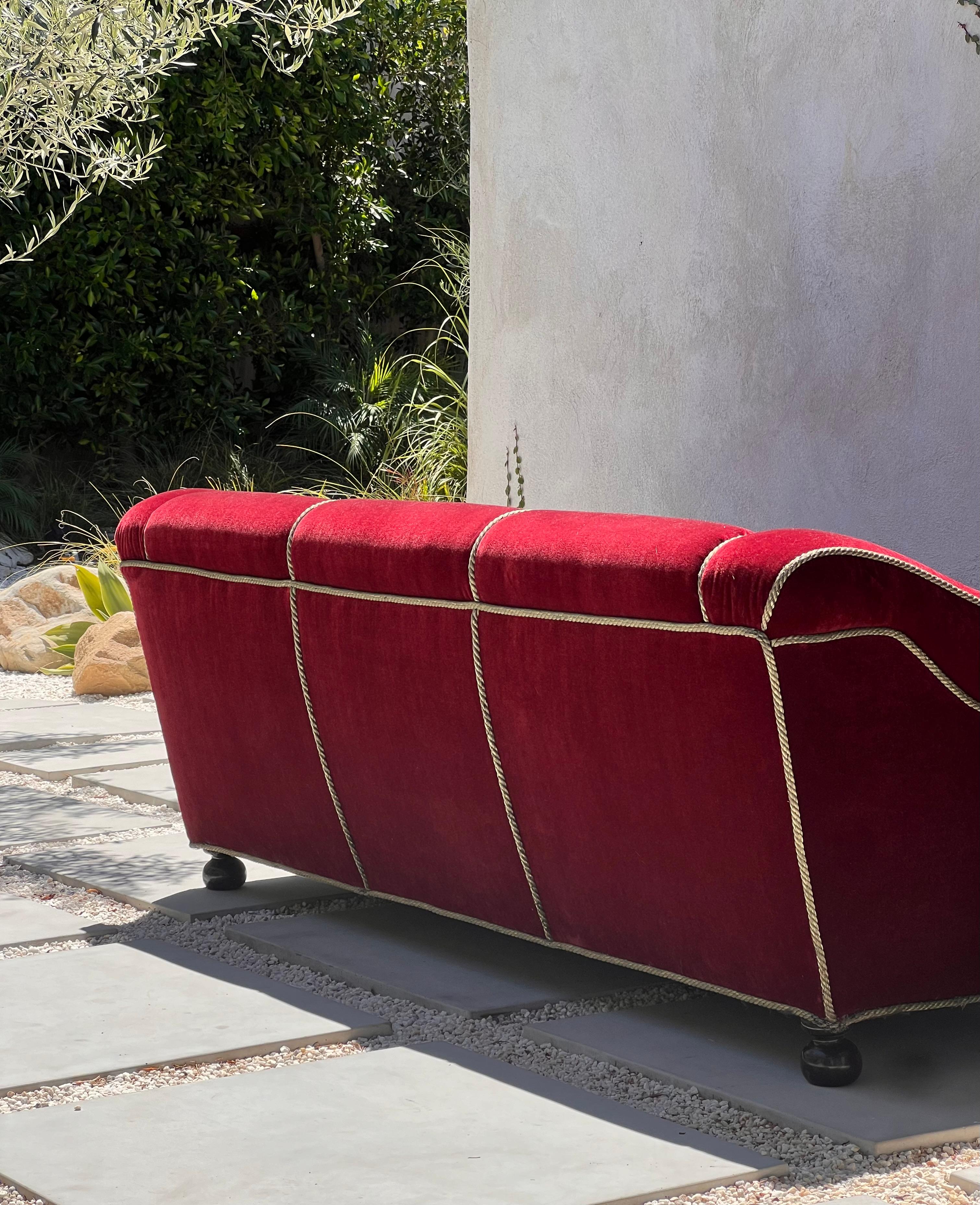 A vintage 3seater Beaux-arts sofa by Minton-Spidell, late 20th century. In blood red mohair with metallic rope trim and wooden legs. Fab condition and the best part is you don’t have to worry about spilling your glass of Bordeaux. Pick up in LA or
