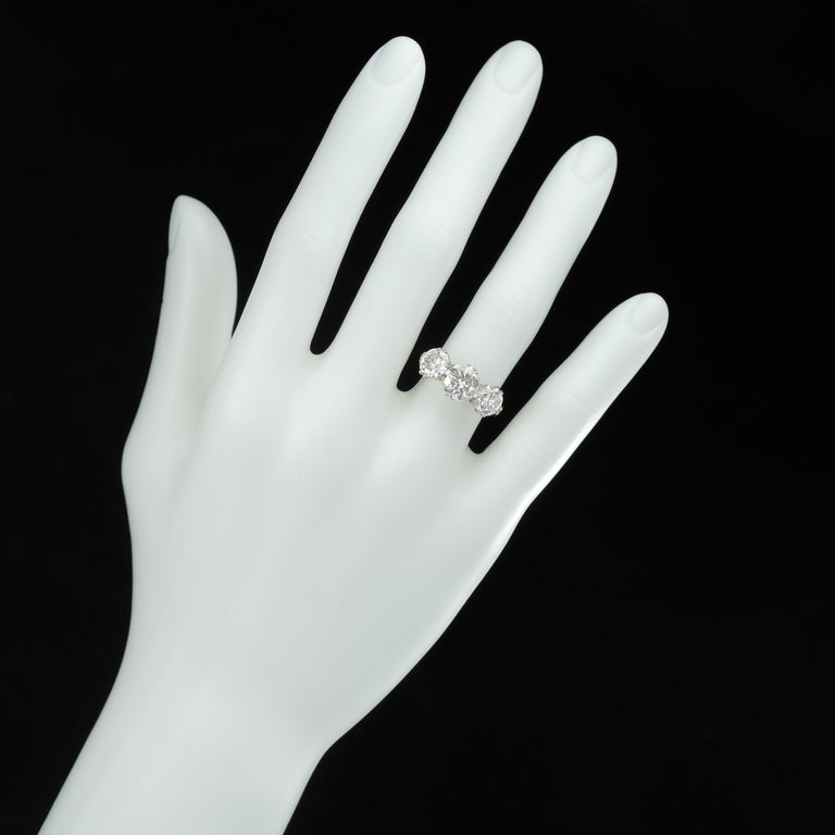 Three-Stone Diamond Ring In Excellent Condition For Sale In London, GB
