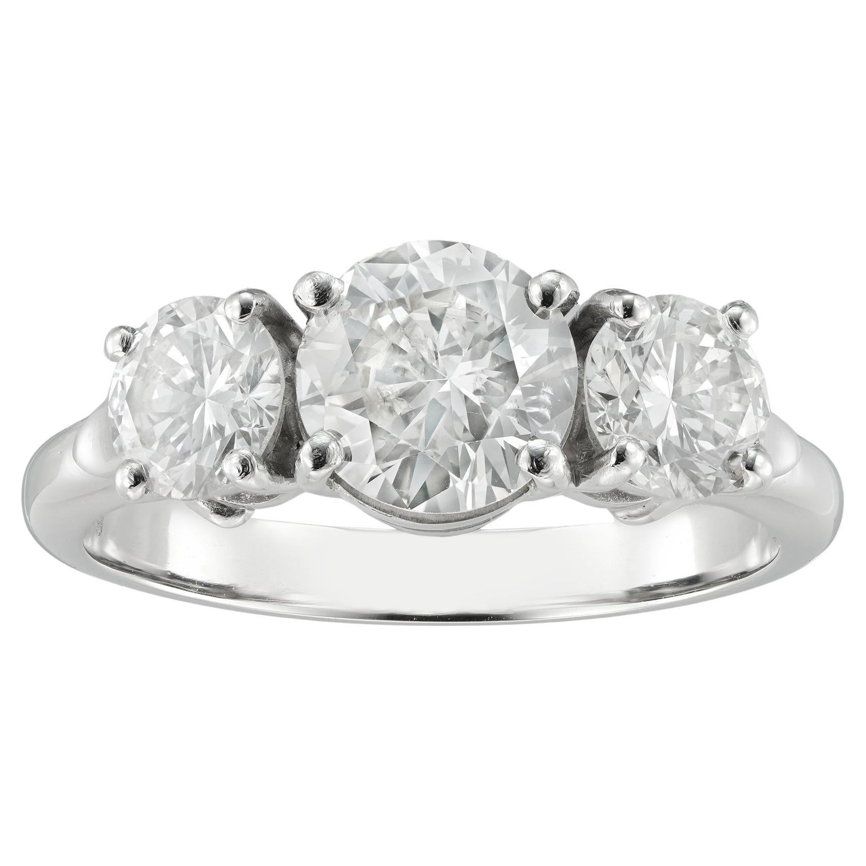 A three-stone diamond ring For Sale
