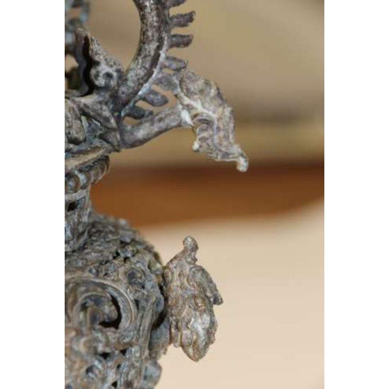 Tibetischer Räuchergefäßbrenner aus Bronze, fein detailliert mit mythischen Tieren, um 1910 im Angebot 7