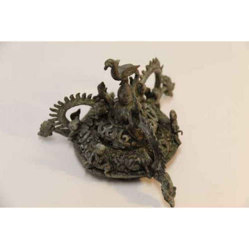 Tibetischer Räuchergefäßbrenner aus Bronze, fein detailliert mit mythischen Tieren, um 1910 im Angebot 11