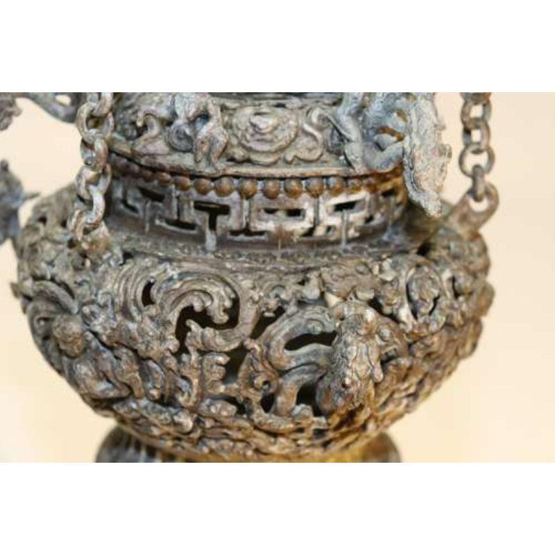 Tibetischer Räuchergefäßbrenner aus Bronze, fein detailliert mit mythischen Tieren, um 1910 im Angebot 1