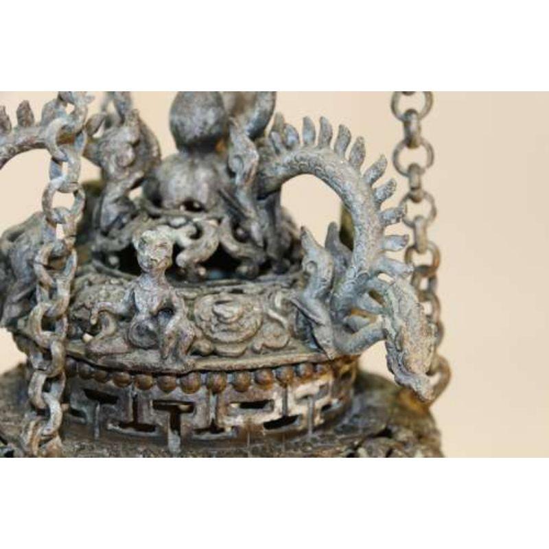 Tibetischer Räuchergefäßbrenner aus Bronze, fein detailliert mit mythischen Tieren, um 1910 im Angebot 3