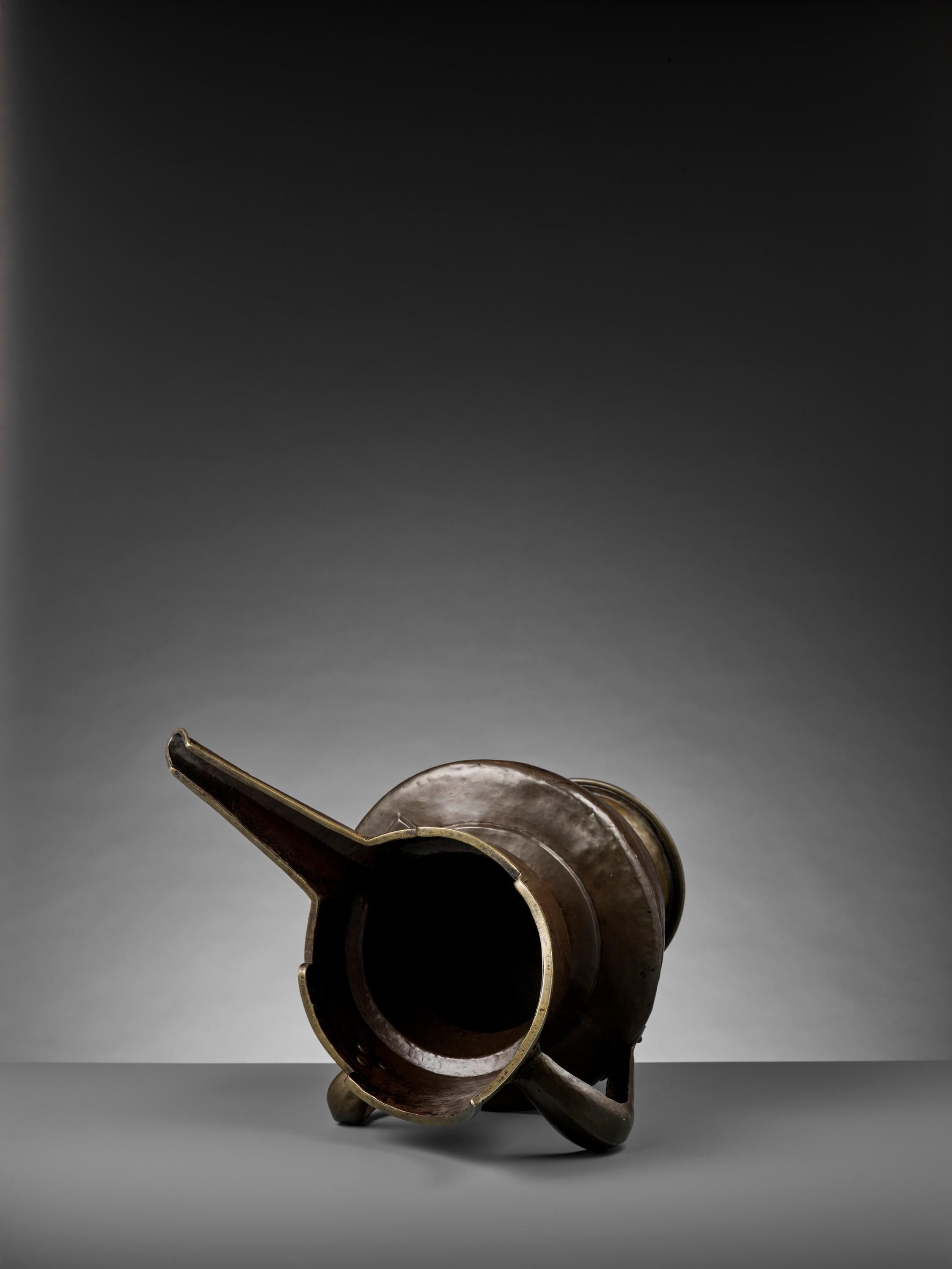 Tibetan-Chinese Parcel-Gilt Bronze 'Monk's Cap' Ewer, Sengmaohu, 15th Century For Sale 3
