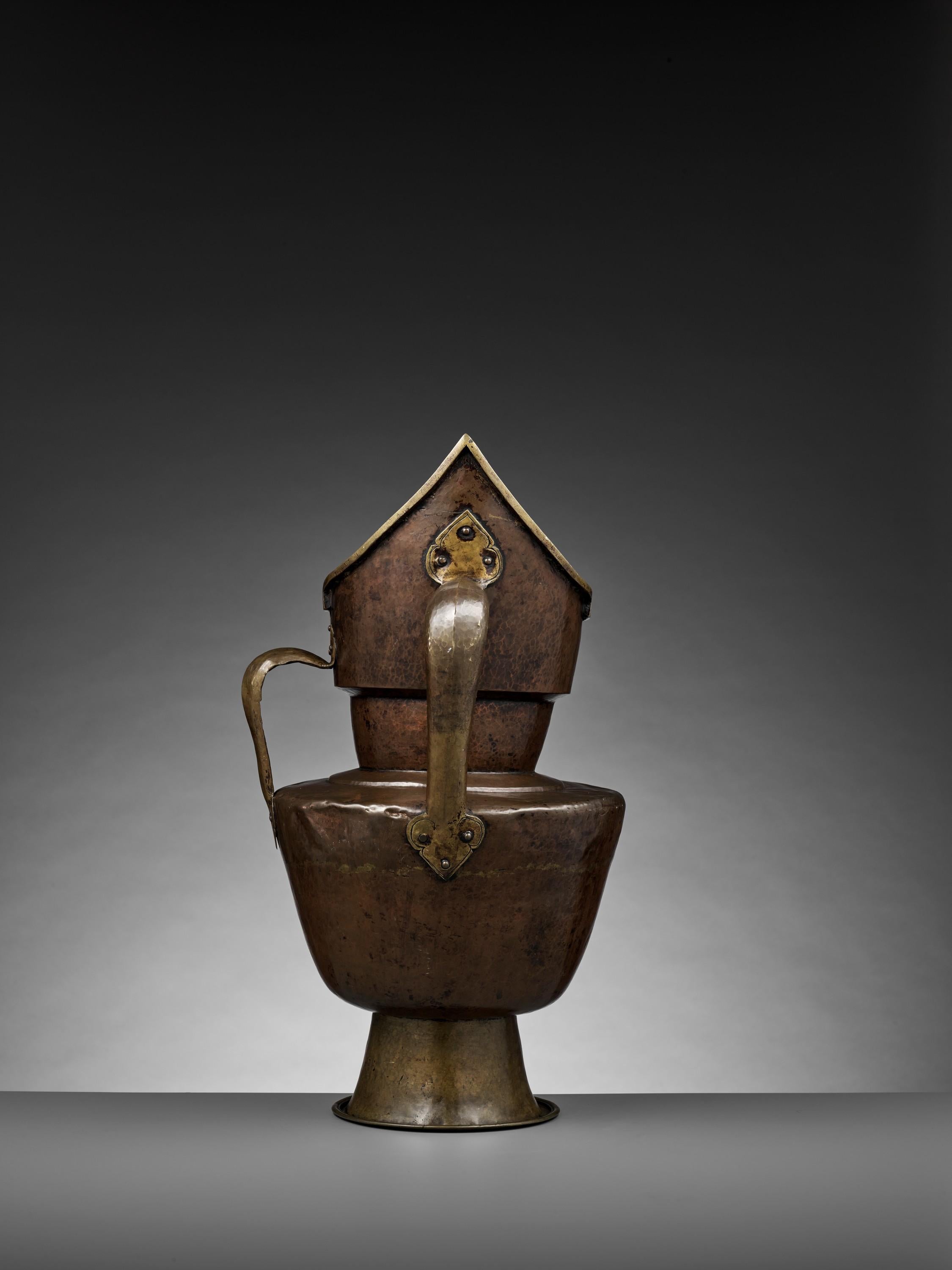 Tibetan-Chinese Parcel-Gilt Bronze 'Monk's Cap' Ewer, Sengmaohu, 15th Century For Sale 2
