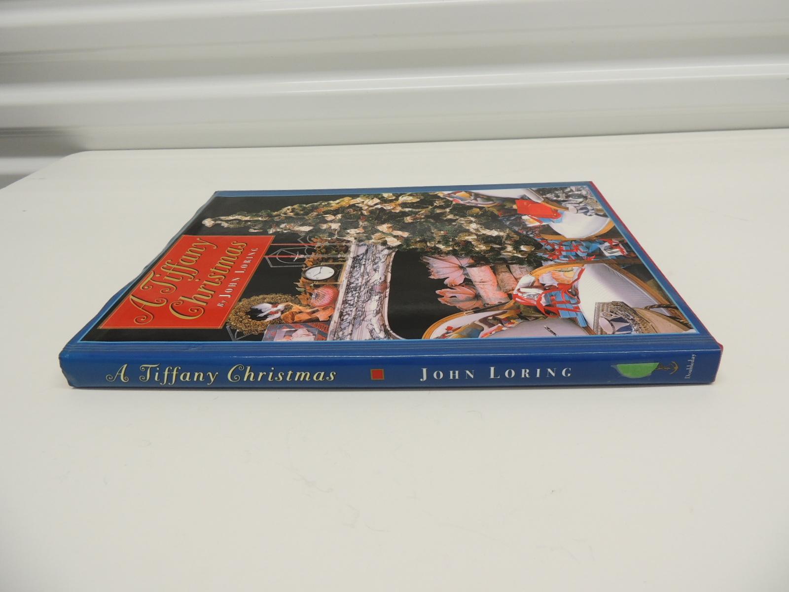 A Tiffany Christmas is a splendid visual and verbal holiday feast celebrating the traditions, legends, and festivities of the holiday season in America and abroad. A treasury of exceptionally beautiful photographic images of celebratory table