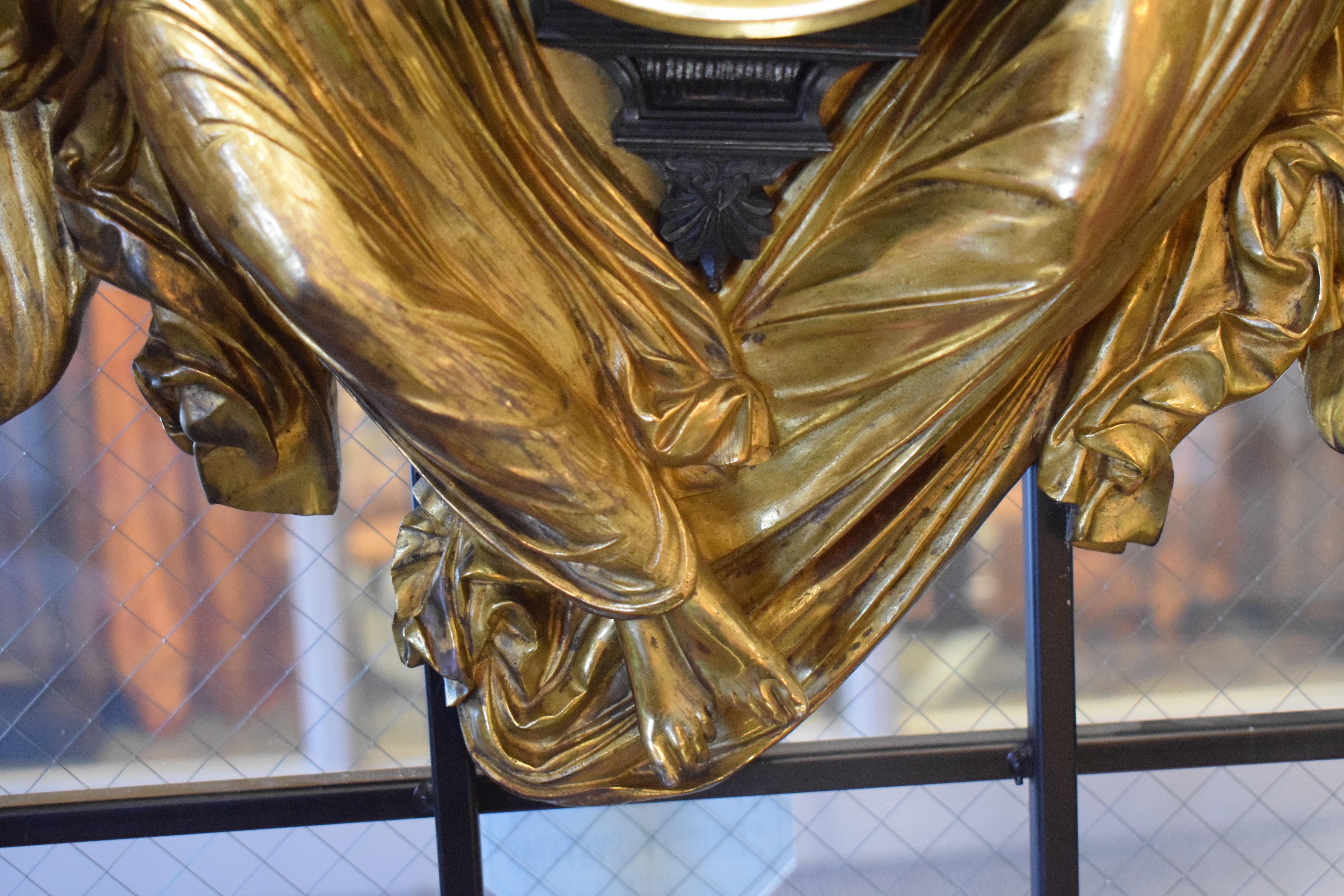 Tiffany & Co. Neoklassizistische Wanduhr aus vergoldeter Bronze von Louis Valentin im Angebot 3