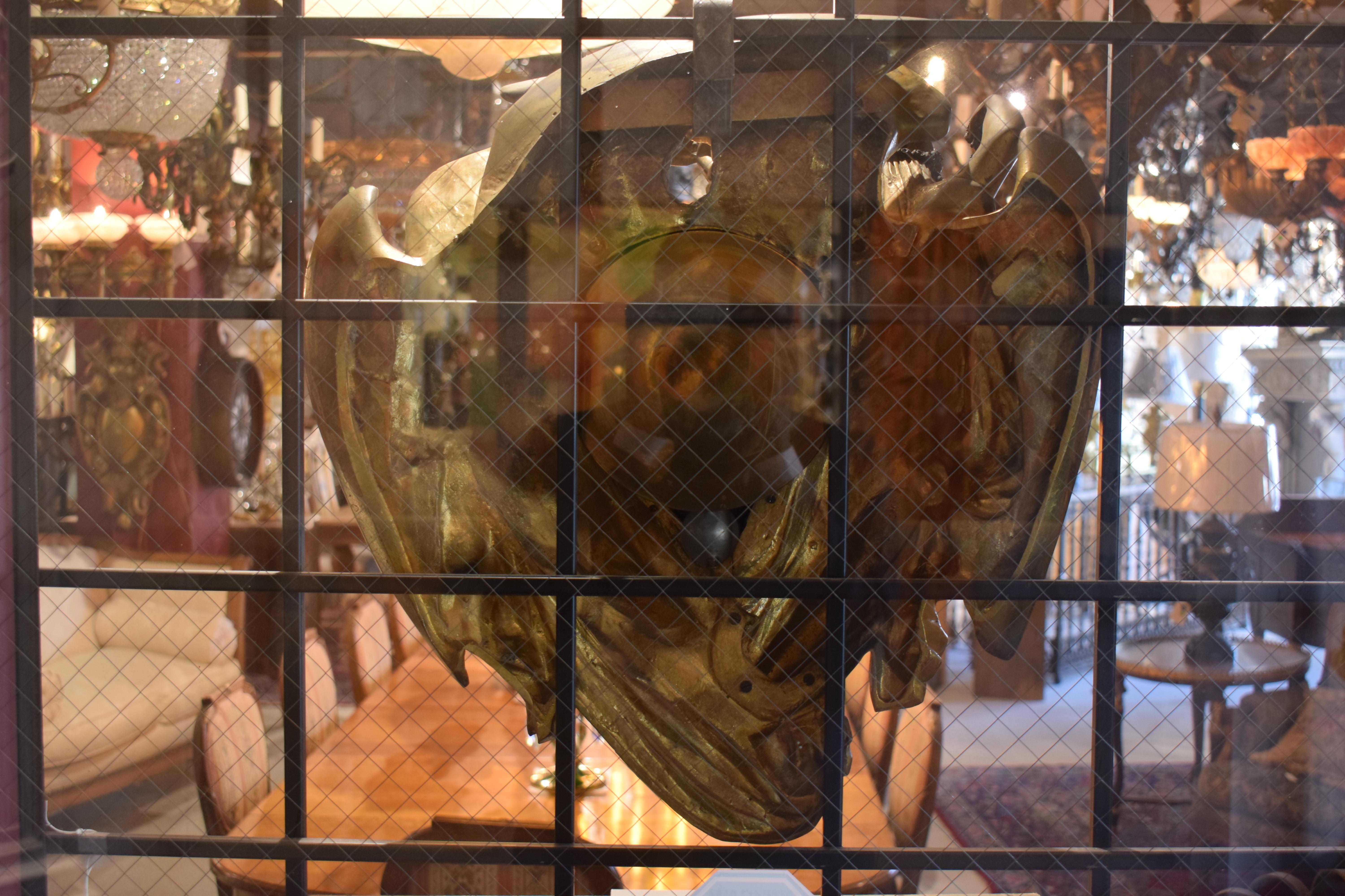 Tiffany & Co. Neoklassizistische Wanduhr aus vergoldeter Bronze von Louis Valentin im Angebot 7