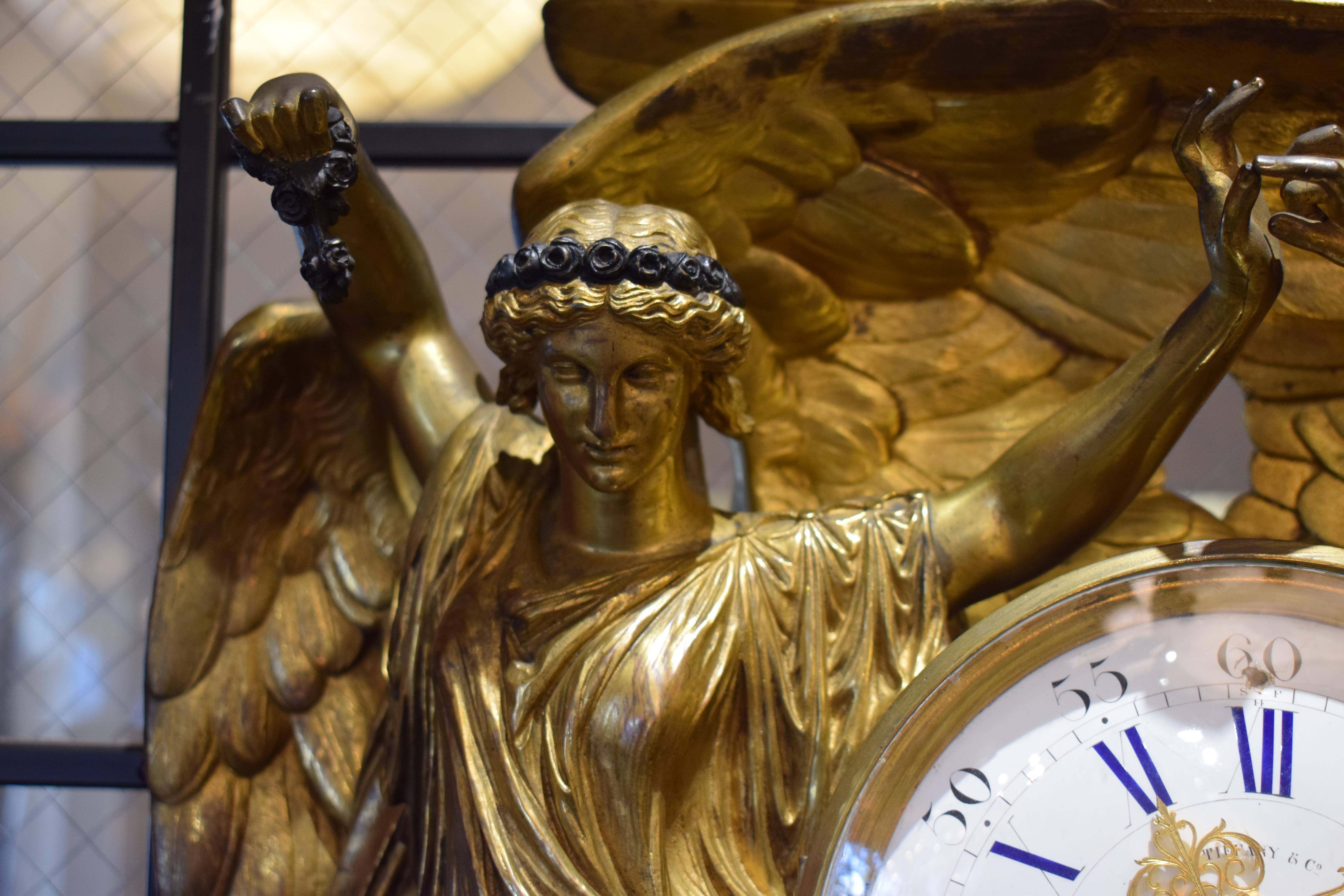 Bronze Tiffany & Co. Horloge murale néoclassique en bronze doré de Louis Valentin en vente