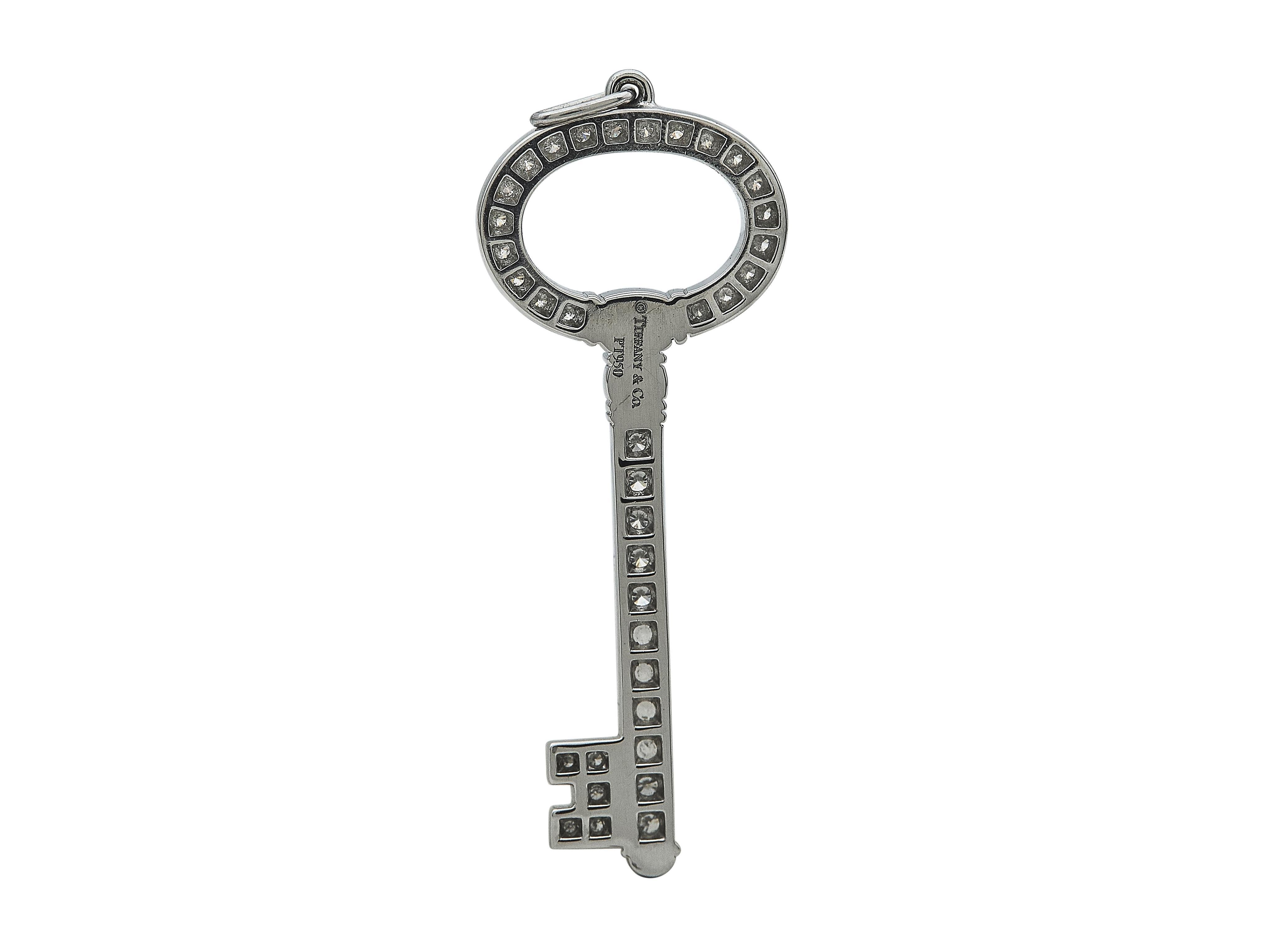 Taglio rotondo Un Tiffany & Co. Ciondolo Tiffany Keys in platino con diamante in vendita