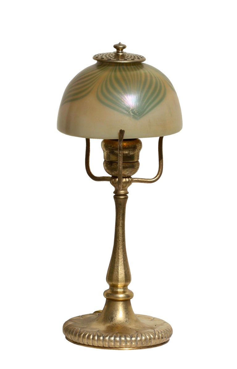 Tiffany Favrile Glass and Gilt Bronze Desk Lamp, Tiffany Studios, circa 1910 For Sale 2