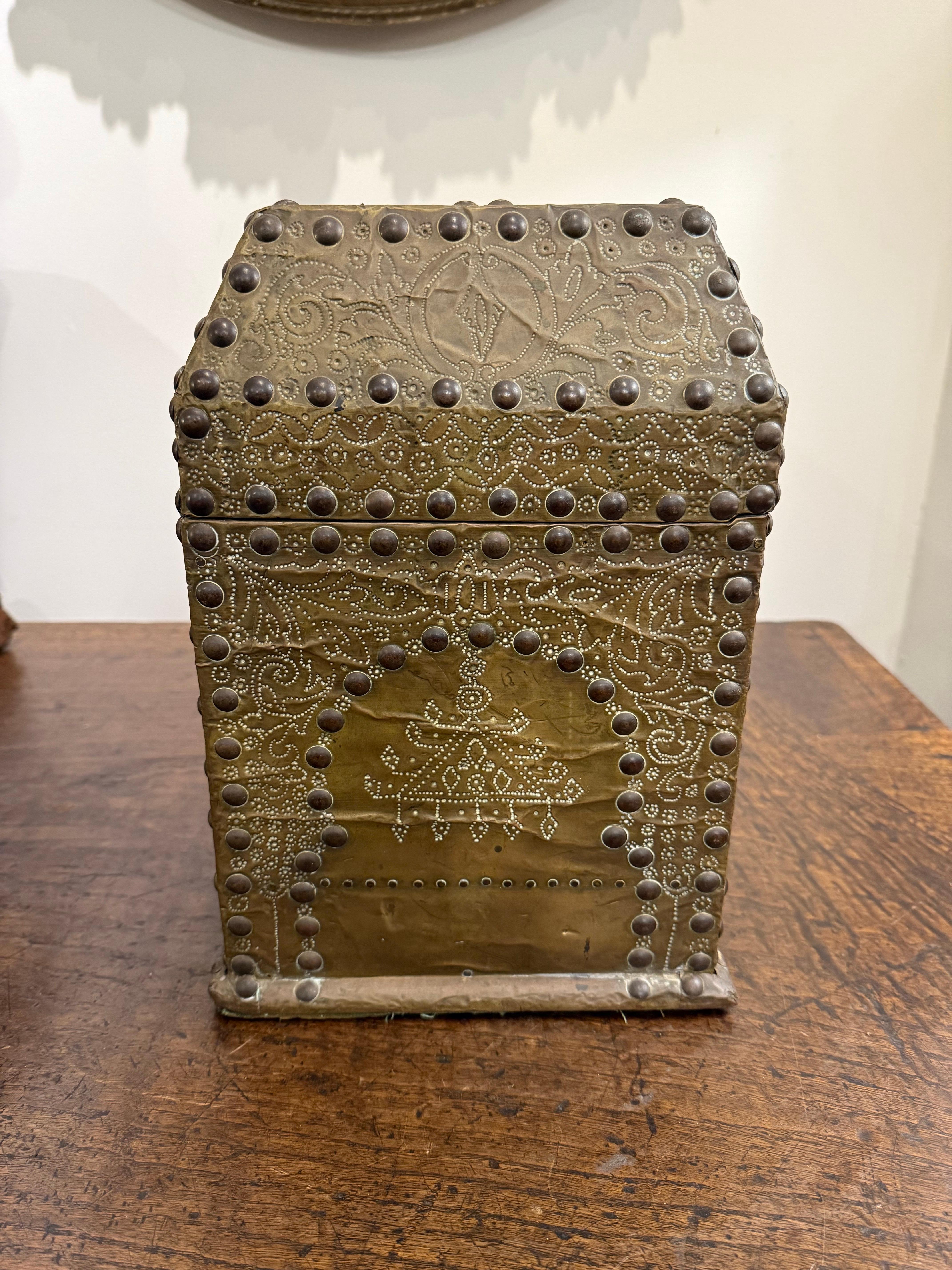 A Timber Gilt-Metal Embellished Box, 19th Century In Good Condition For Sale In ARMADALE, VIC