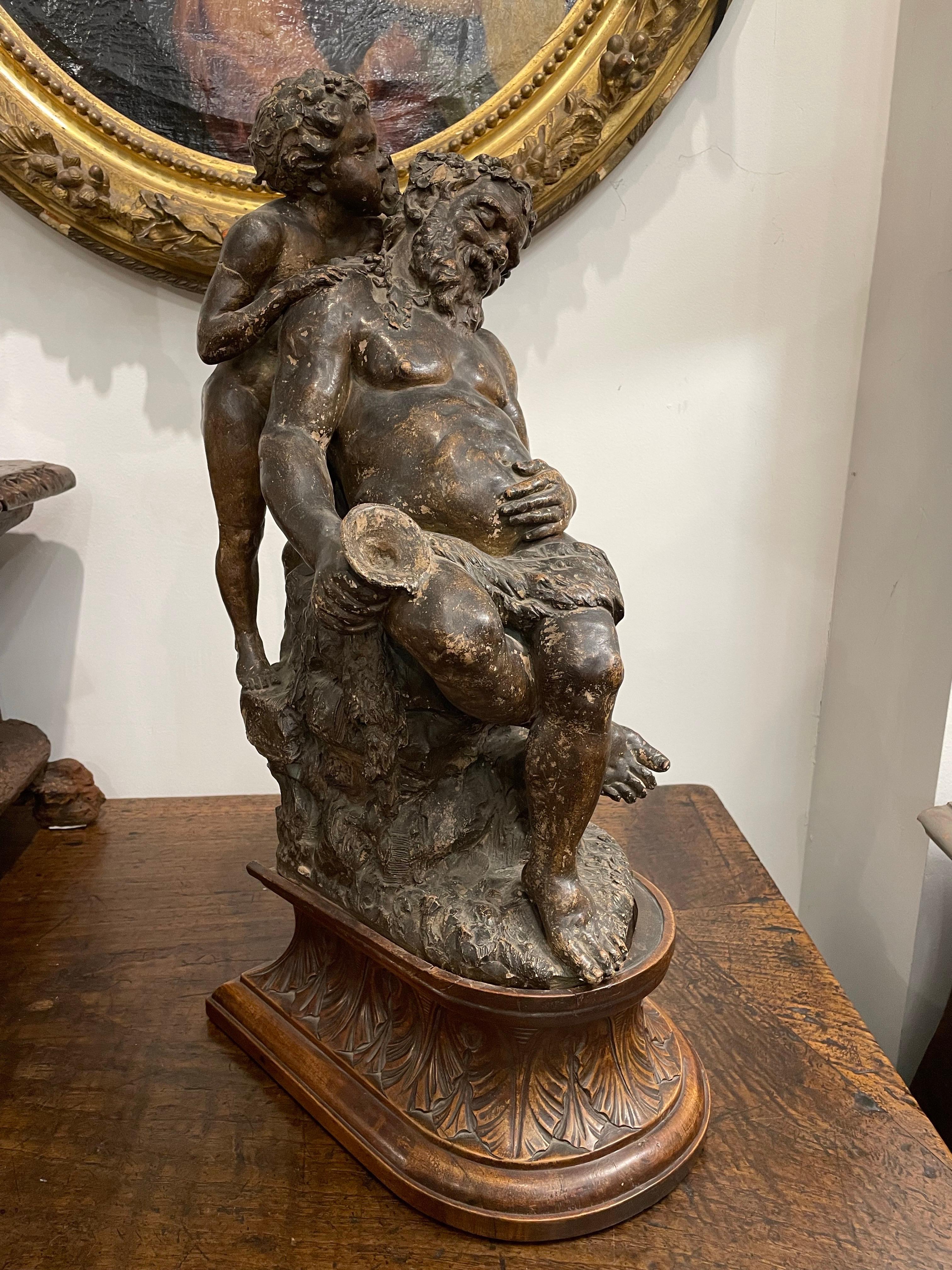 Gruppo di legno con Sileno addormentato e giovane, probabilmente Dioniso, XVII secolo 

Provenienza:  
Acquisito da una collezione privata, Parigi, anni '80 circa. 

Descrizione:
Ricordando le rappresentazioni barocche fiamminghe di Sileno, come