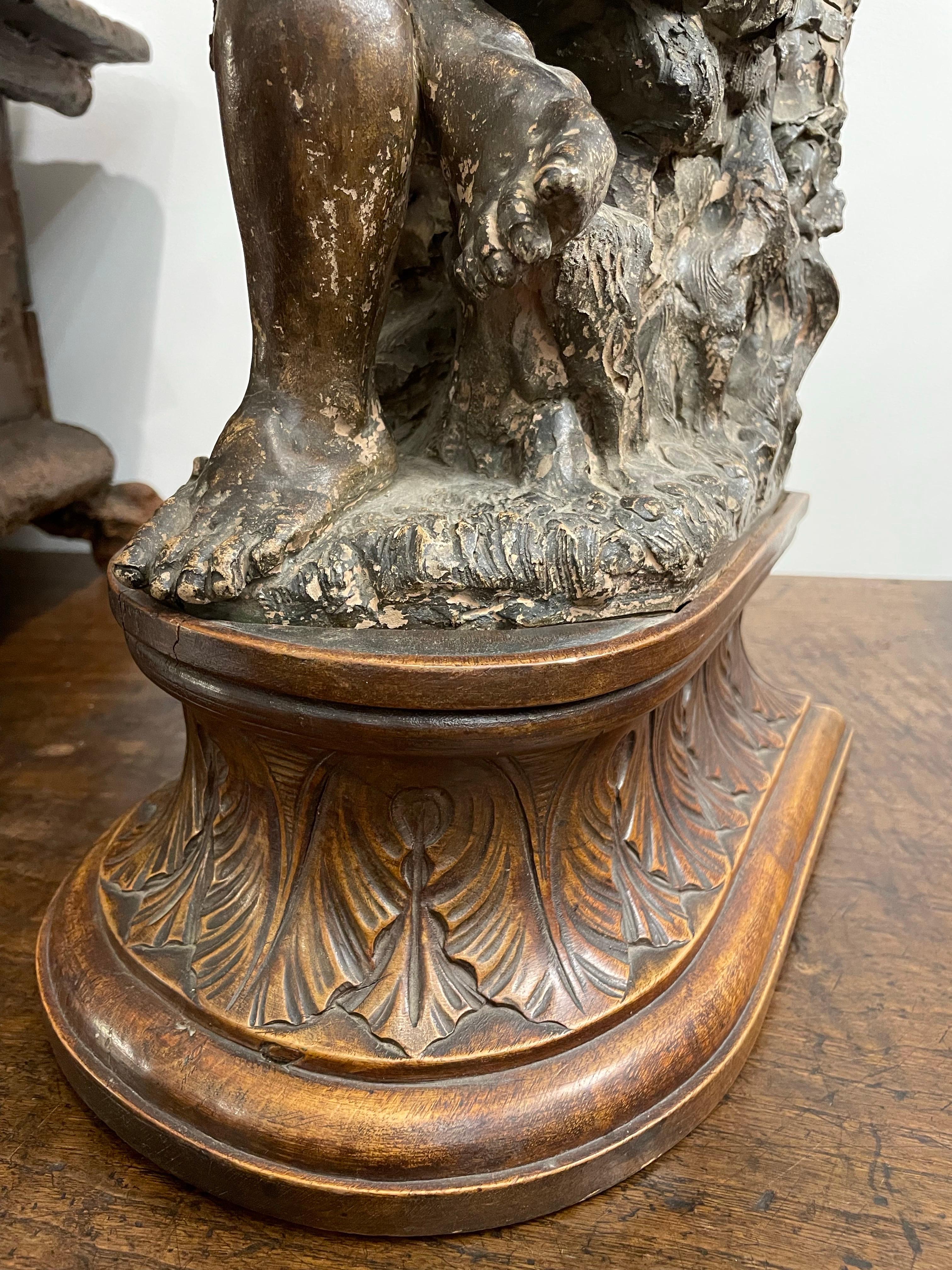 Fino al XVIII secolo Gruppo di legno con Sileno addormentato e giovane, probabilmente Dioniso, XVII secolo in vendita