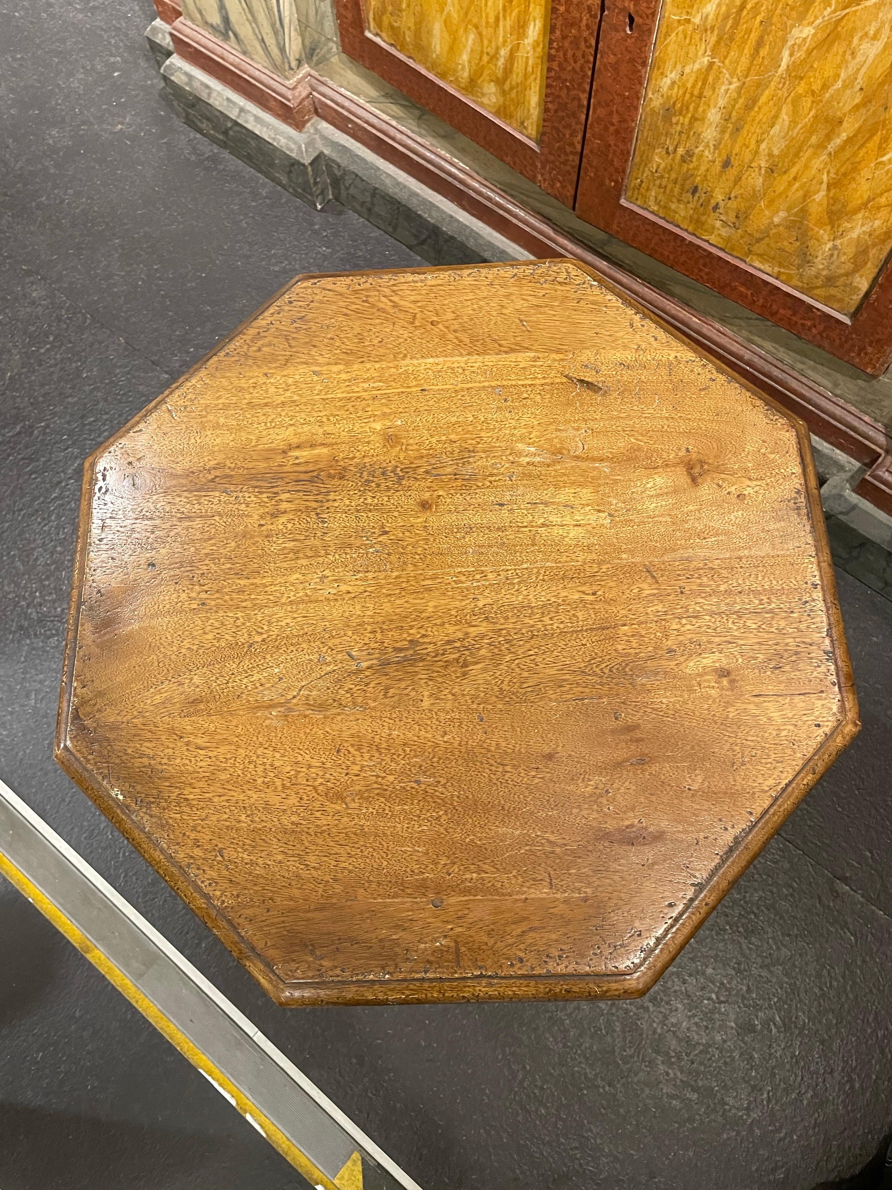 Mesa auxiliar marroquí de madera Hecho a máquina en venta