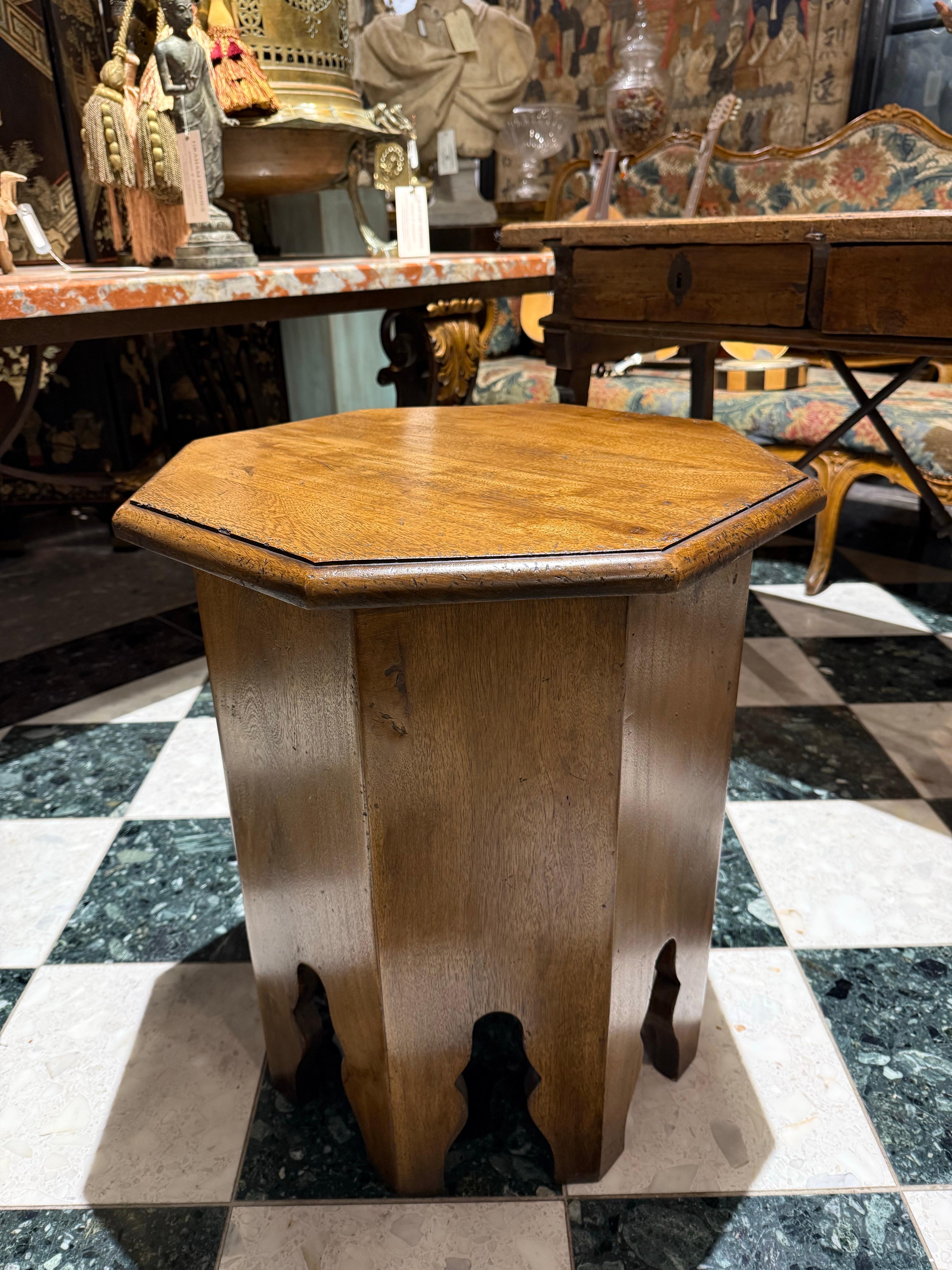 Bois Table d'appoint en bois de style marocain en vente