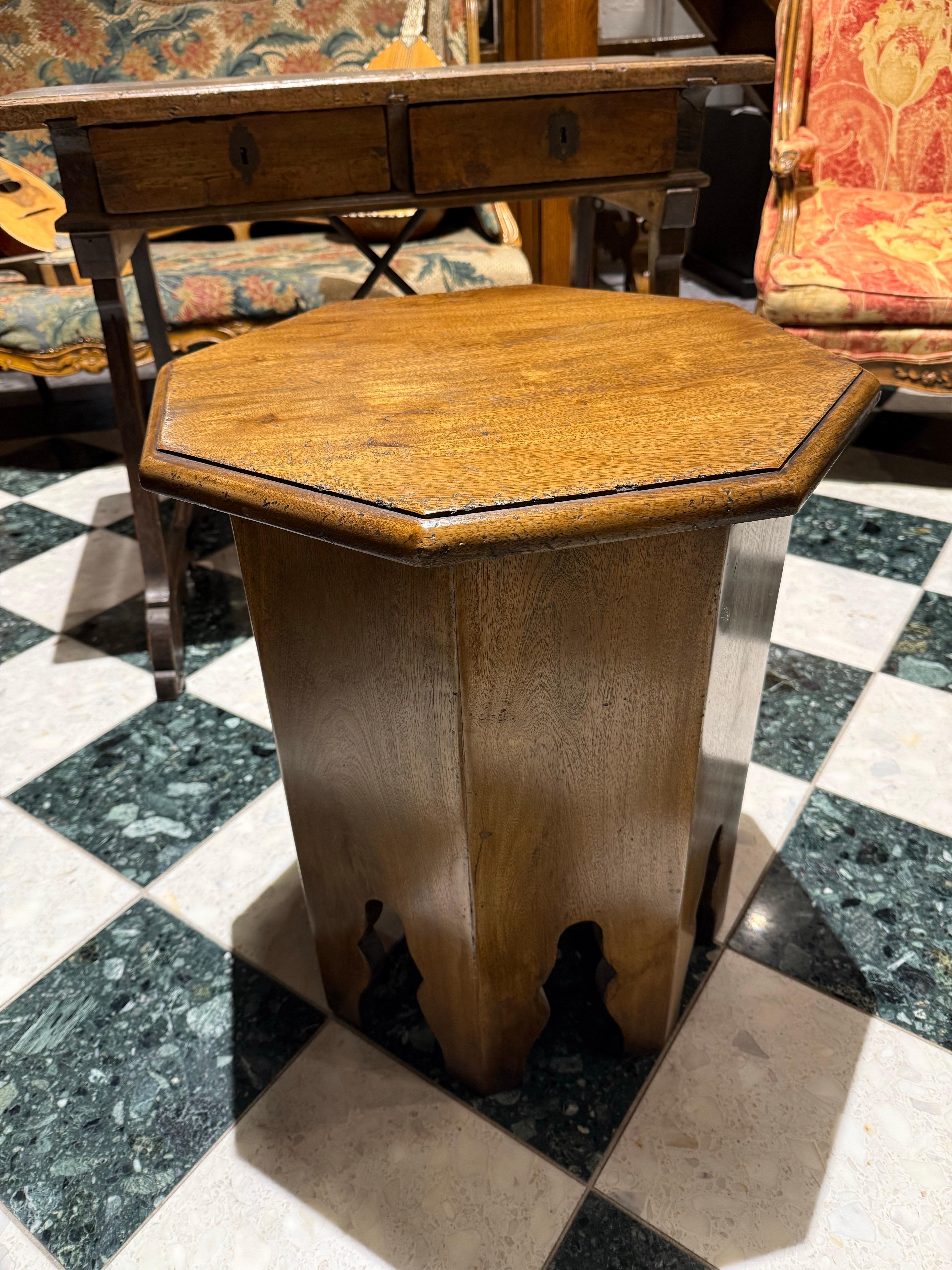 Table d'appoint en bois de style marocain en vente 1