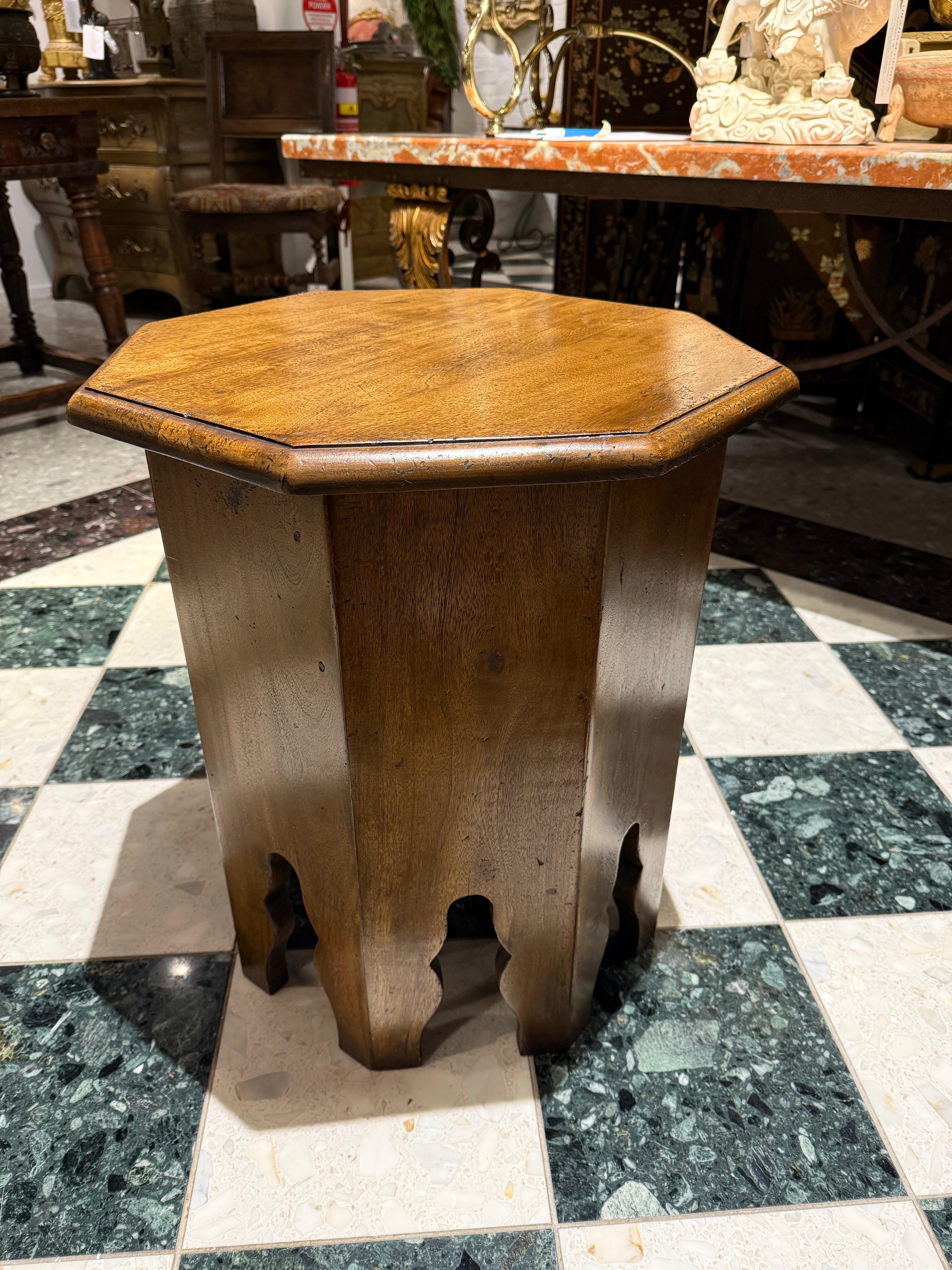Table d'appoint en bois de style marocain en vente 2