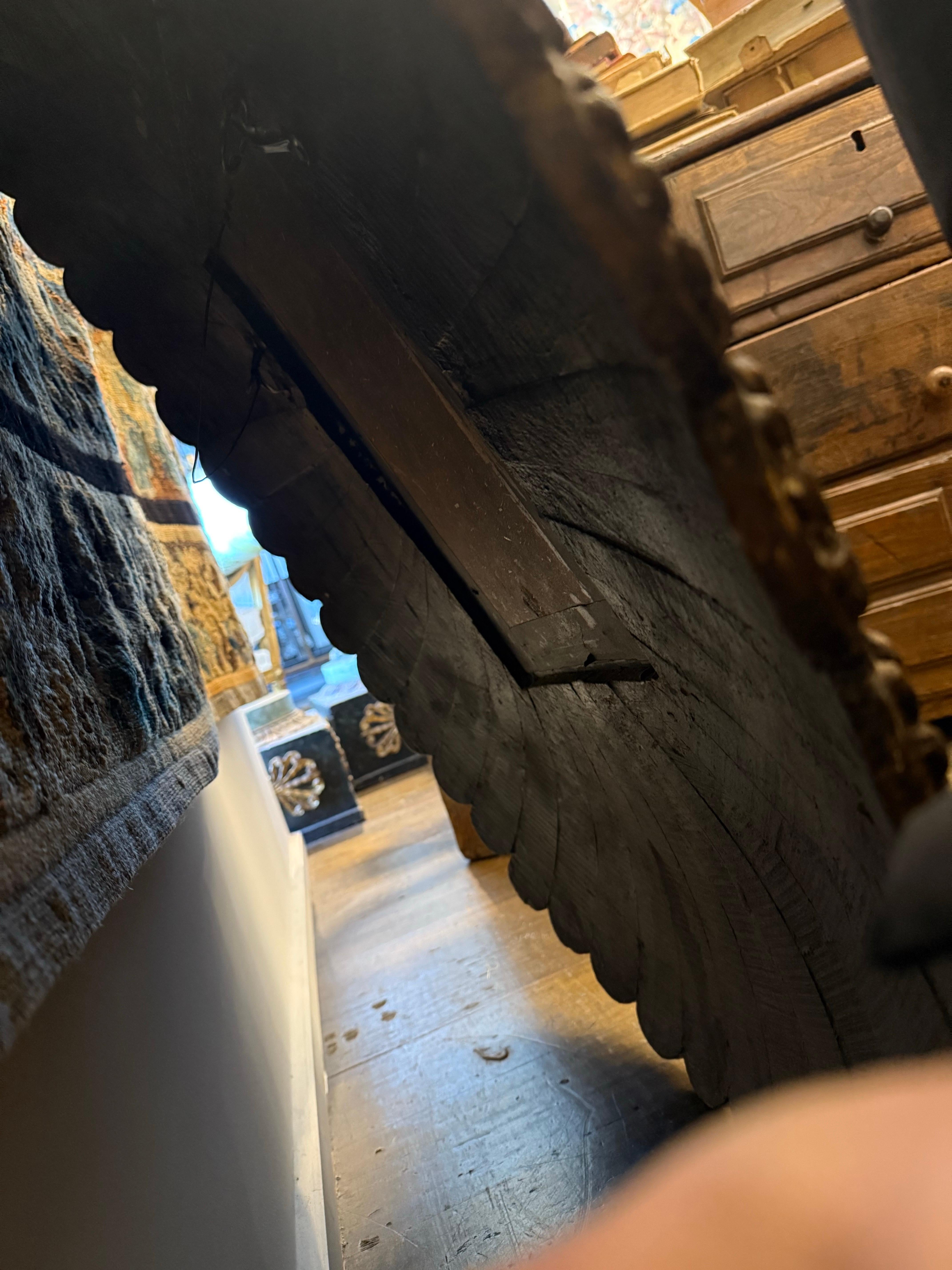 Uno specchio con pavone in legno In condizioni buone in vendita a ARMADALE, VIC