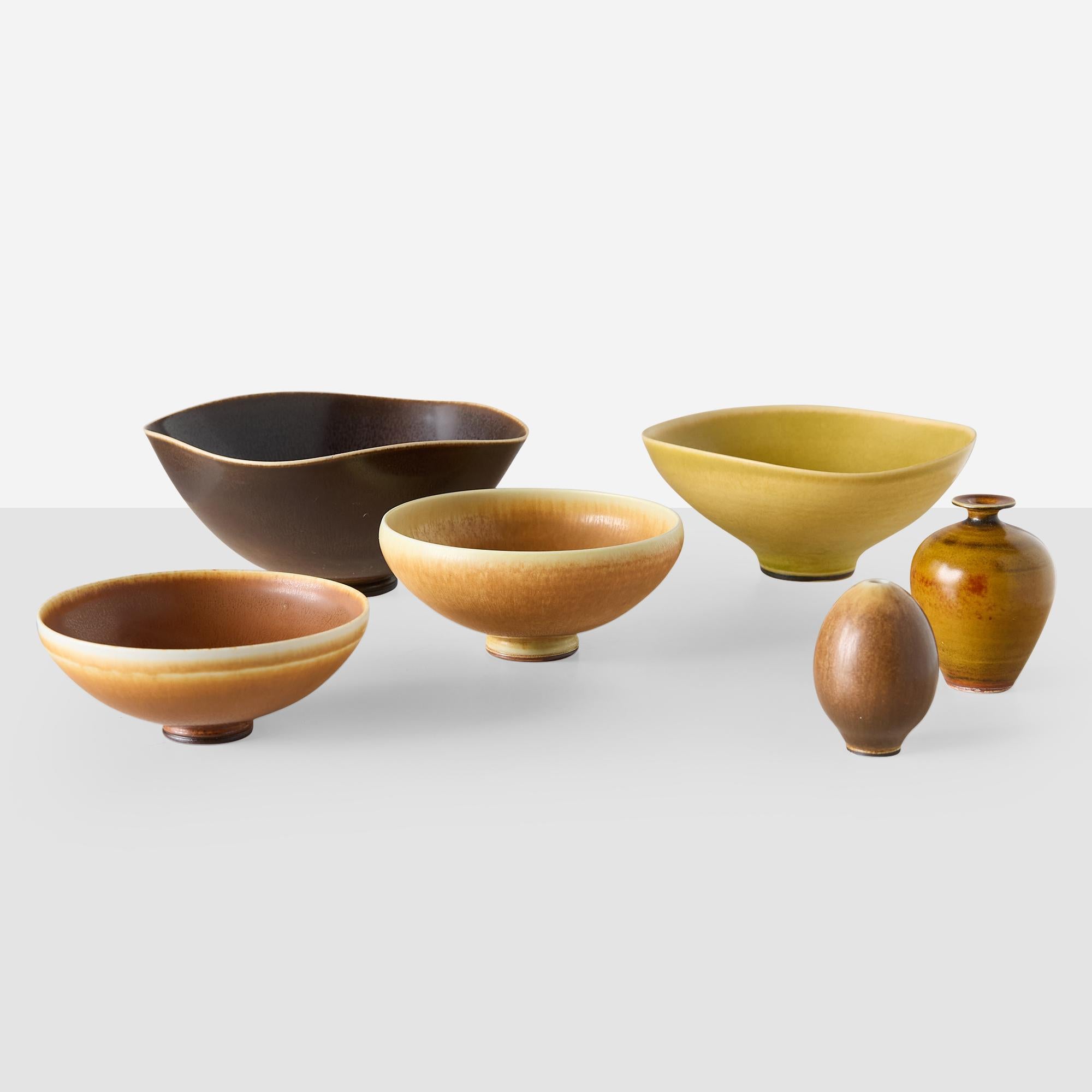 Un petit vase en grès aux tons variés de terre de Berndt Friberg Bon état - En vente à San Francisco, CA