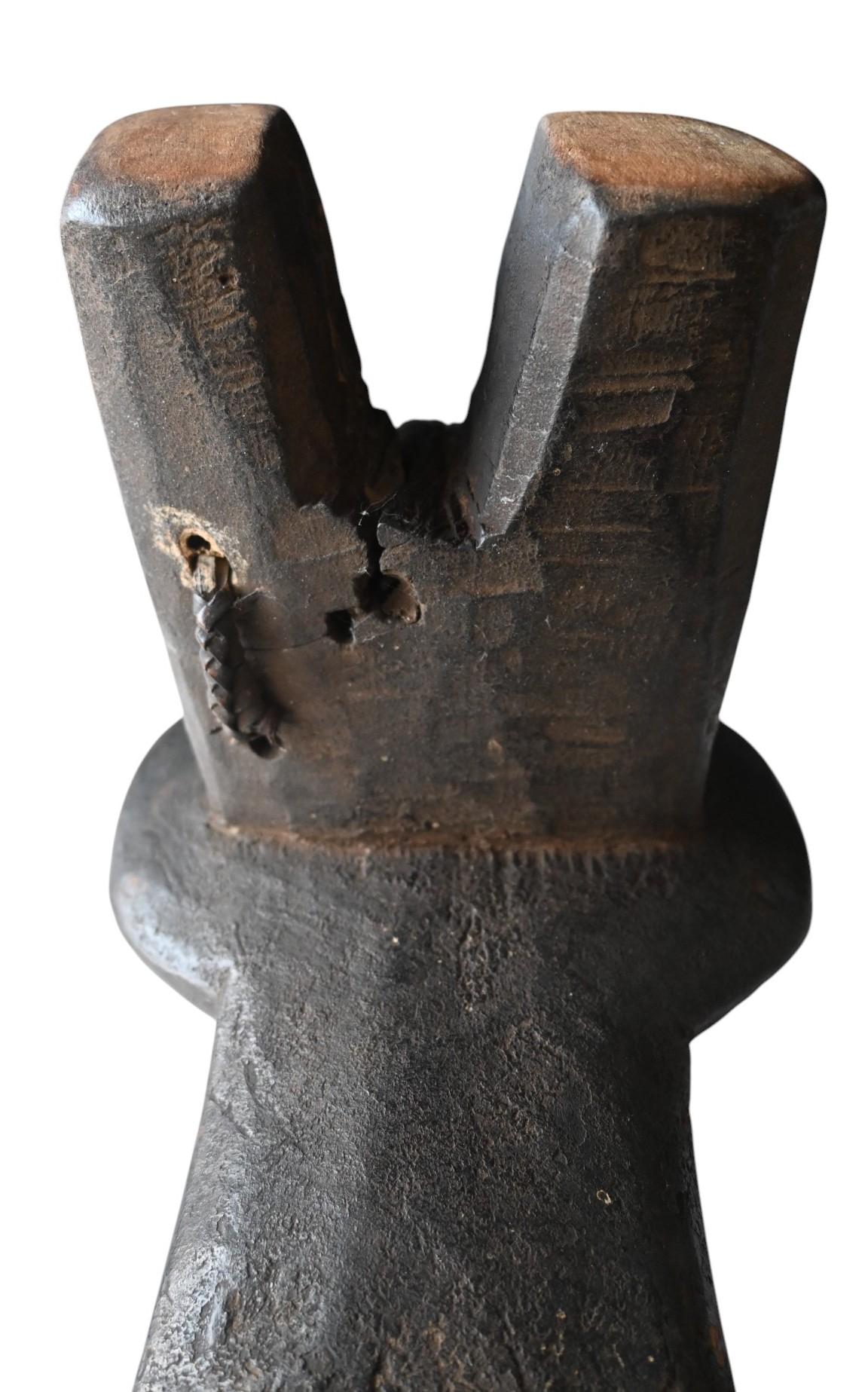The tip stool / seat backrest de la tribu Kuba RD Congo, fin du 19e siècle en vente 4