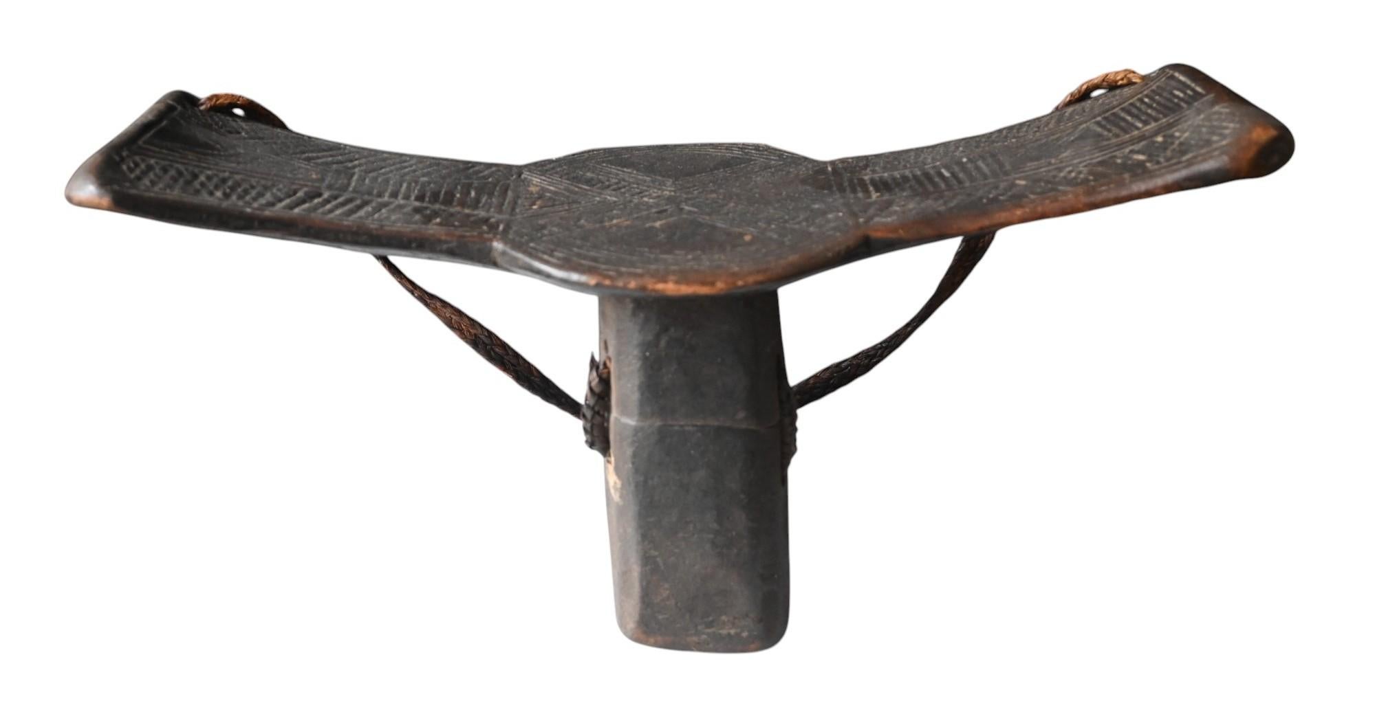 XIXe siècle The tip stool / seat backrest de la tribu Kuba RD Congo, fin du 19e siècle en vente