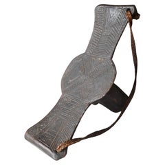 Un taburete de punta / respaldo de asiento de la tribu Kuba RD del Congo, finales del siglo XIX
