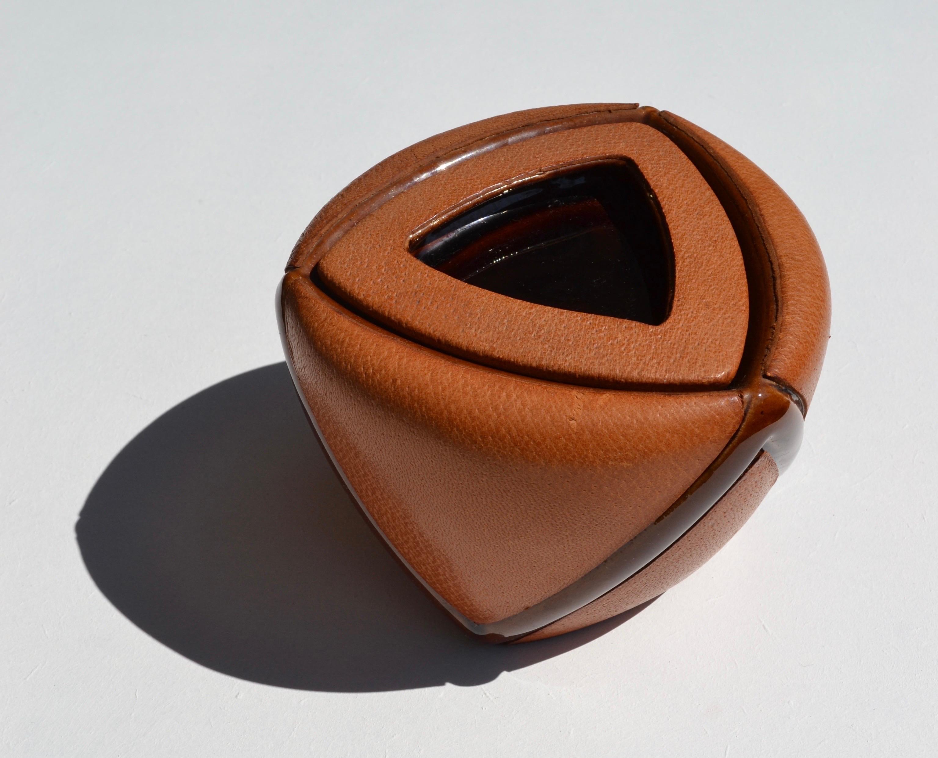 Un tarro para tabaco de cerámica y cuero tostado - Maison Longchamp, París, años 50 en venta 7