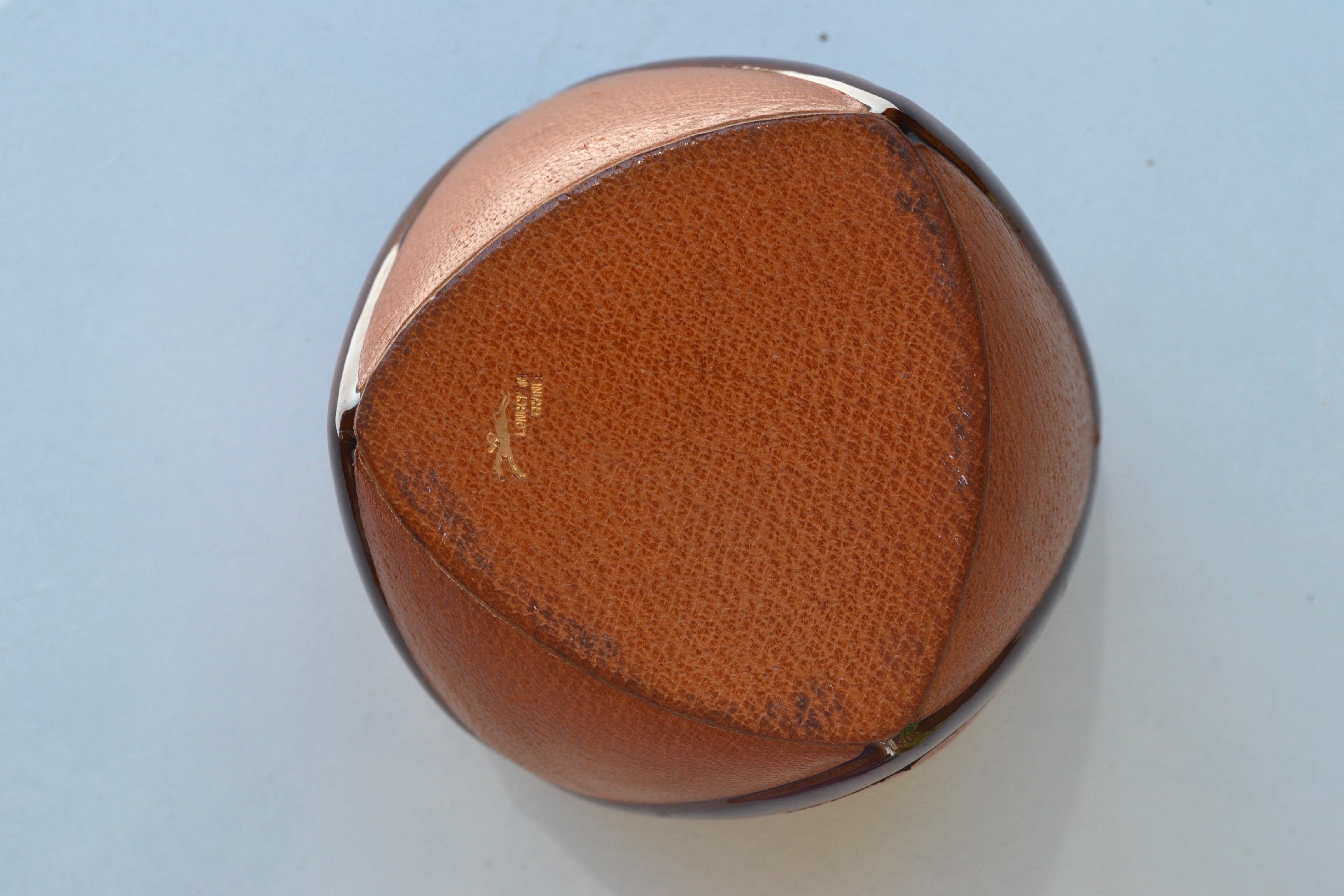 Un tarro para tabaco de cerámica y cuero tostado - Maison Longchamp, París, años 50 en venta 2