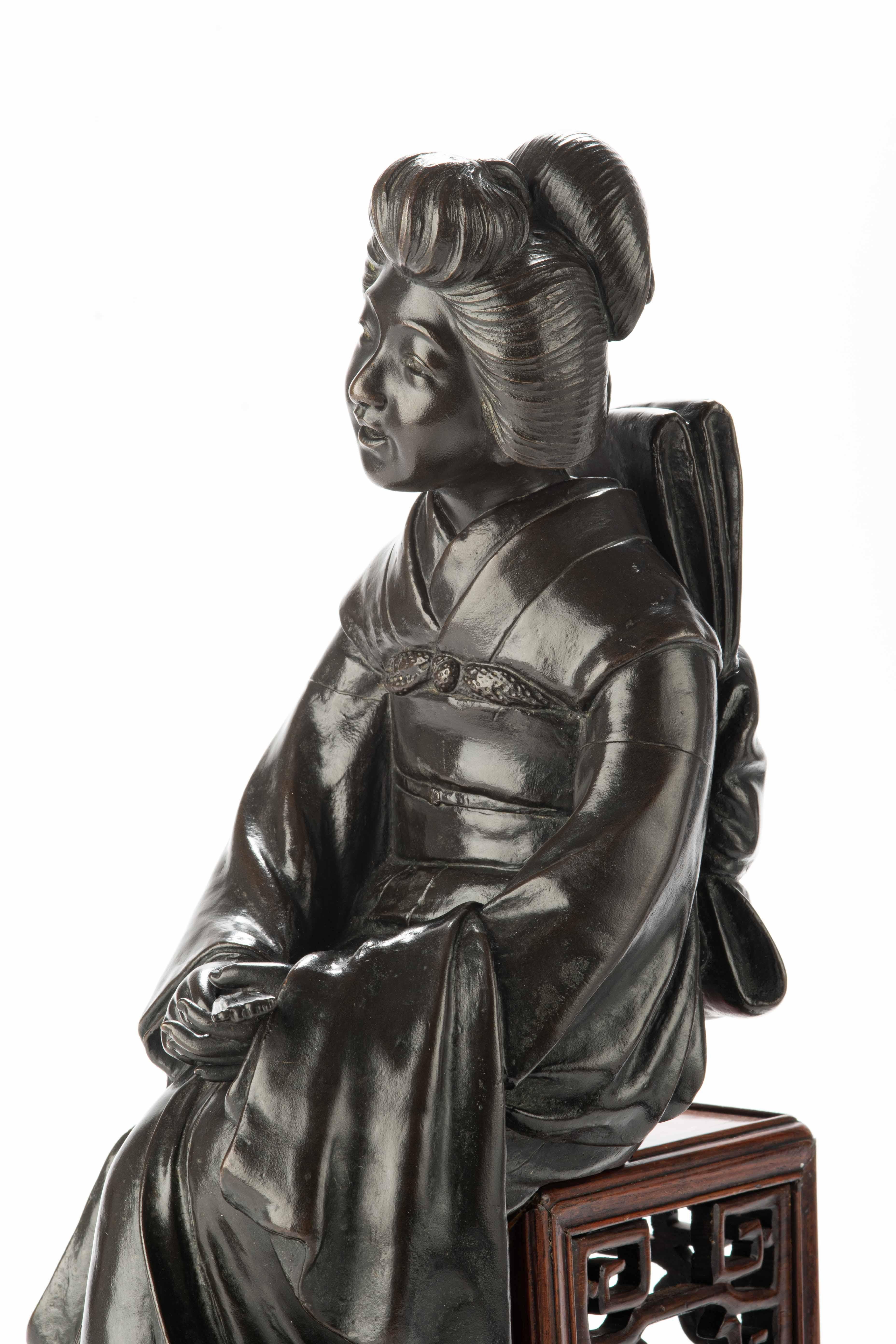 19th Century A Tokyo school bronze sculpture depicting a sitting geisha For Sale