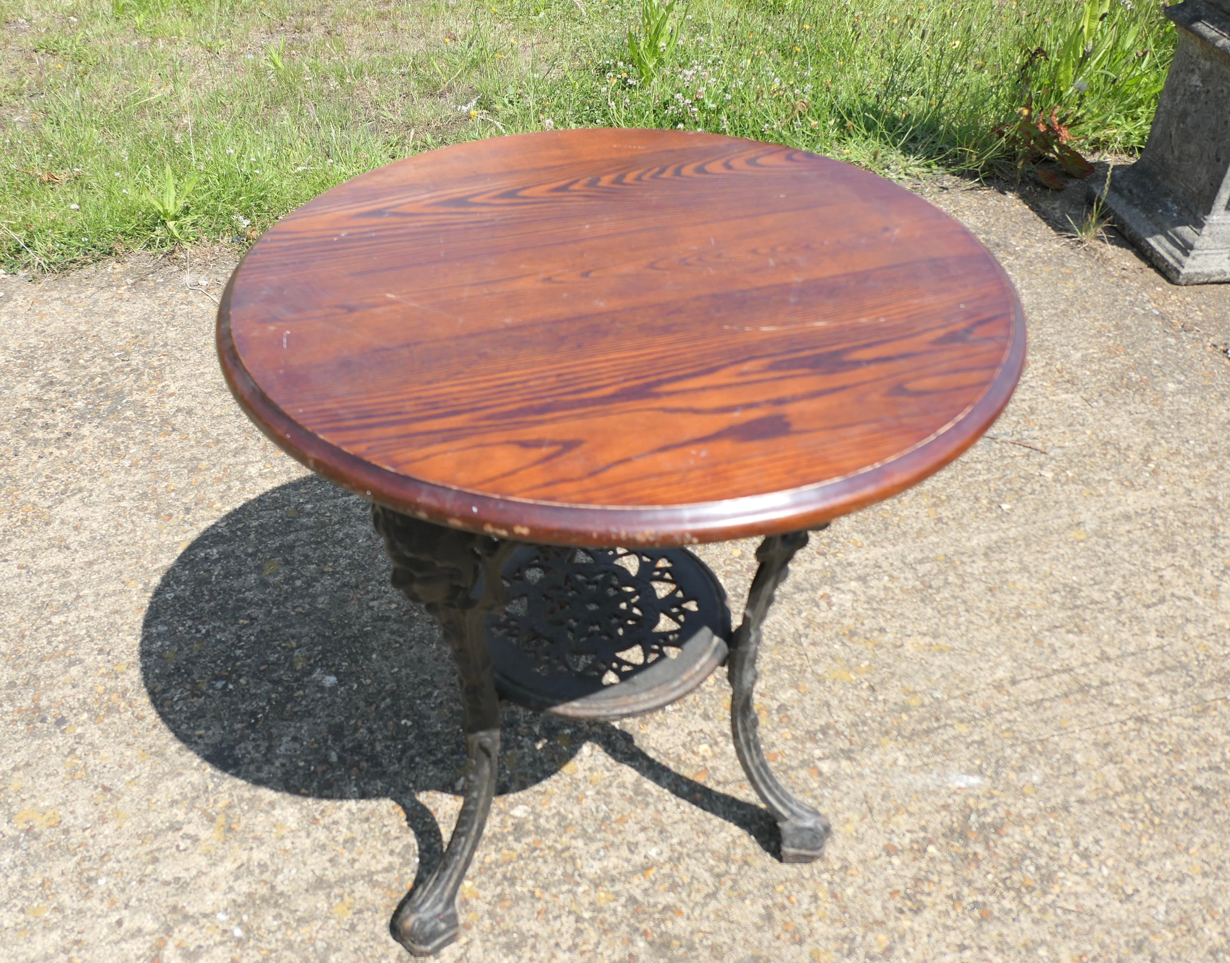 A Traditional Britannia Pub Table   This is a traditional English Pub Table In Good Condition For Sale In Godshill, Isle of Wight