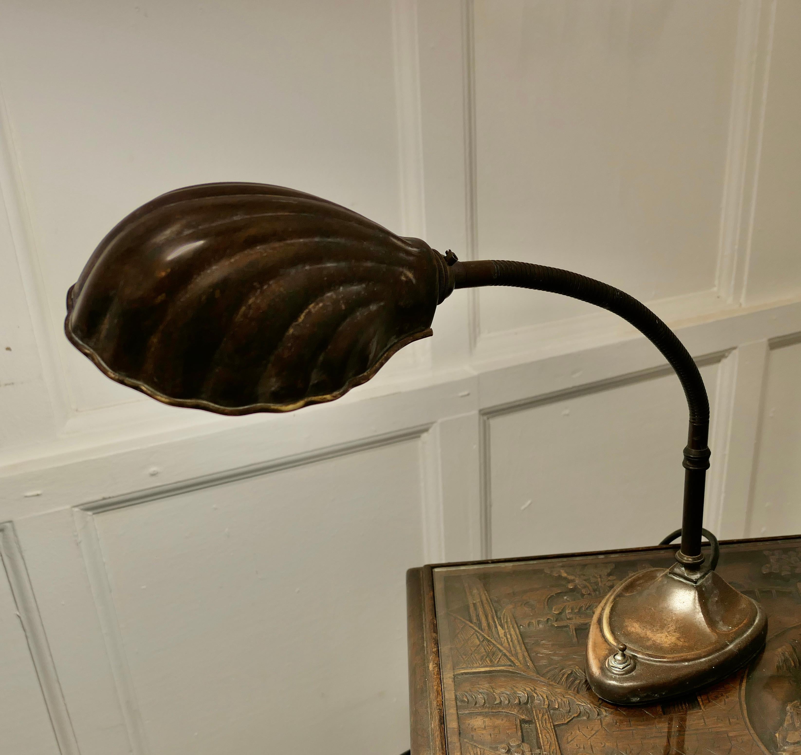 20ième siècle Lampe de bureau de banquier traditionnelle en cuivre
