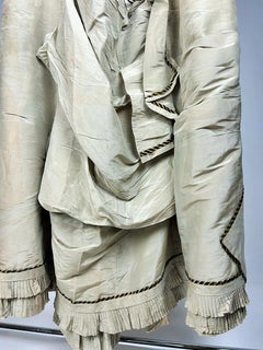 A train Skirt in Faille Moirée silk for a Turned cage - France Circa 1885