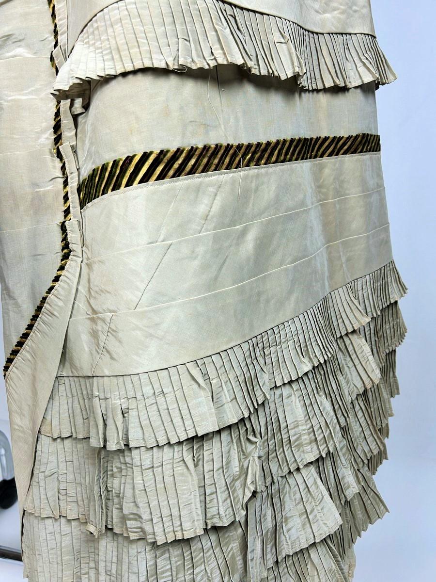 Jupe à traîne en Faille Moirée de soie pour une cage tournée - France Circa 1885 Pour femmes en vente