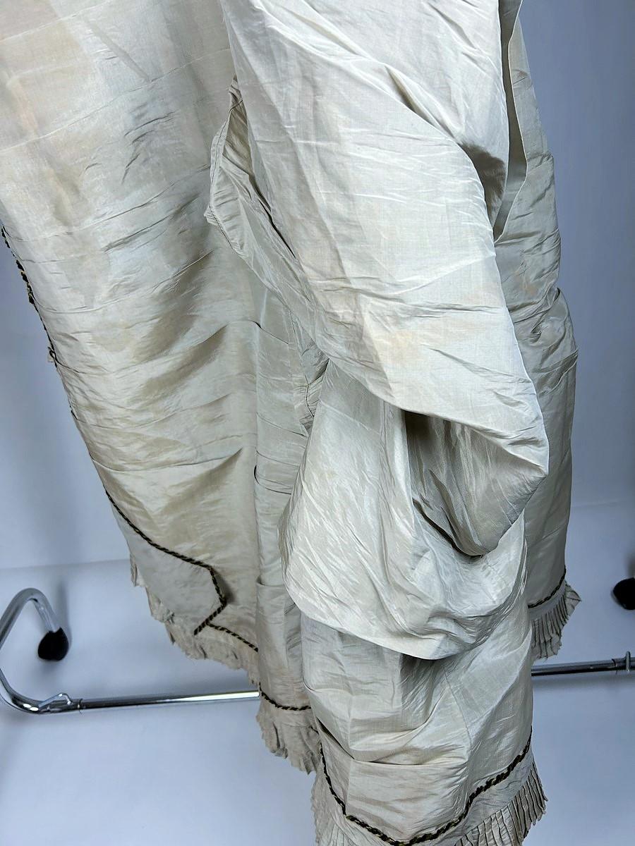 Jupe à traîne en Faille Moirée de soie pour une cage tournée - France Circa 1885 en vente 1